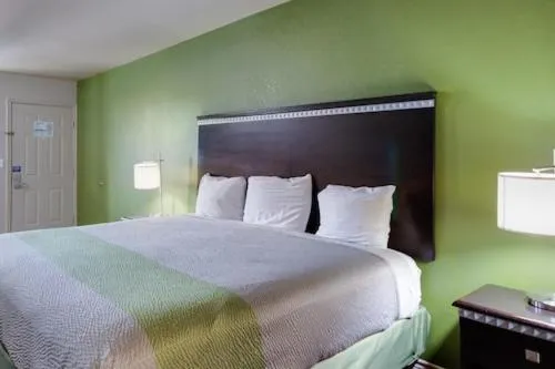 Bed in Eagle Ford Inn