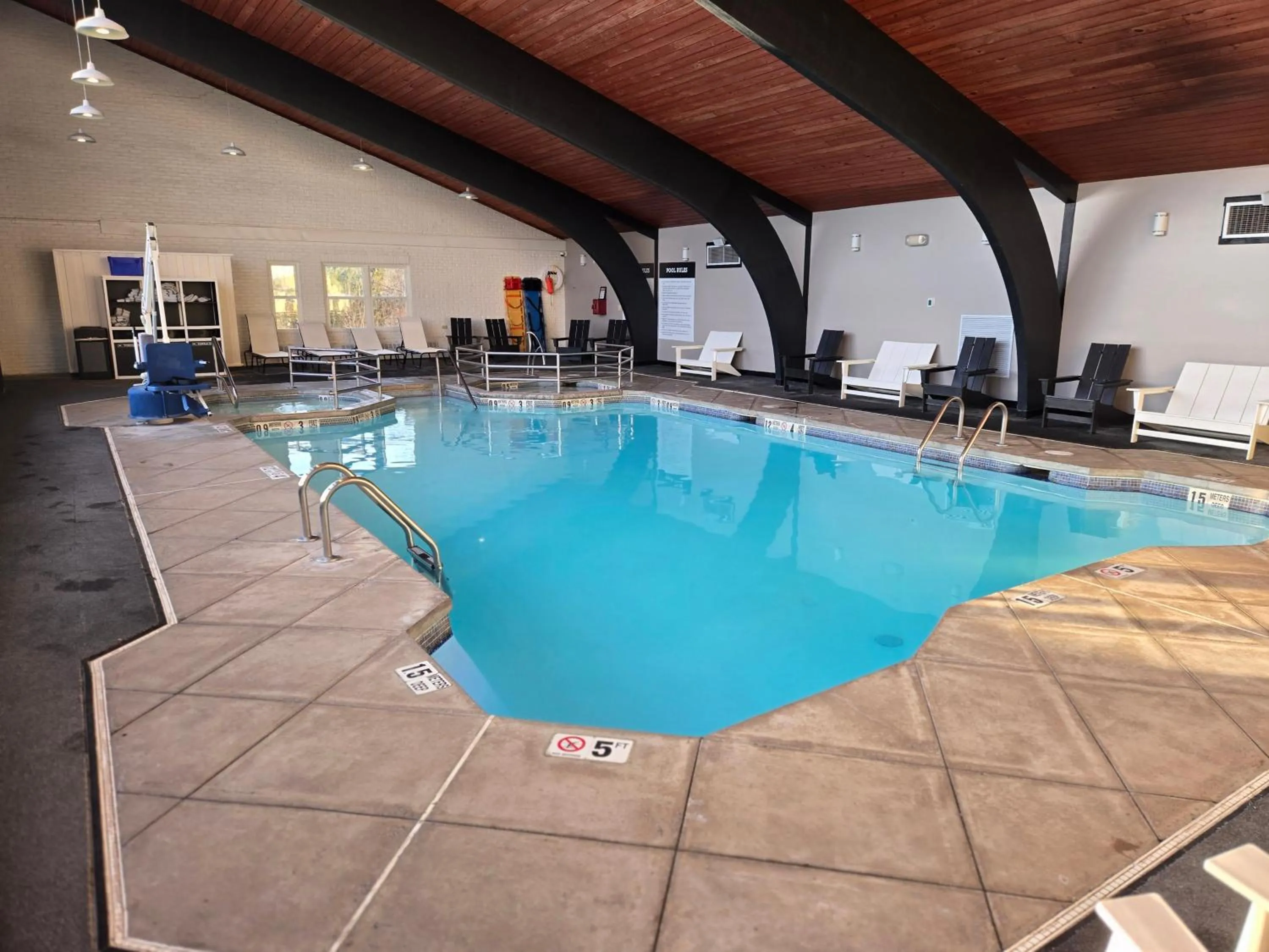 Swimming pool in Dutch Wonderland Inn