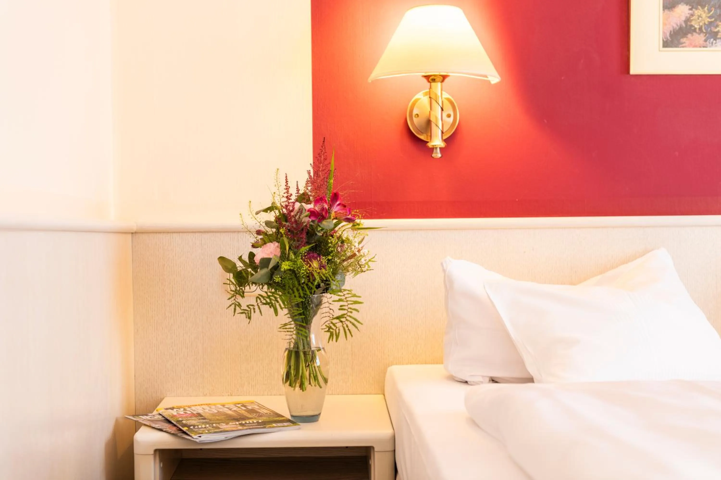 Photo of the whole room, Bed in Arvena Reichsstadt Hotel