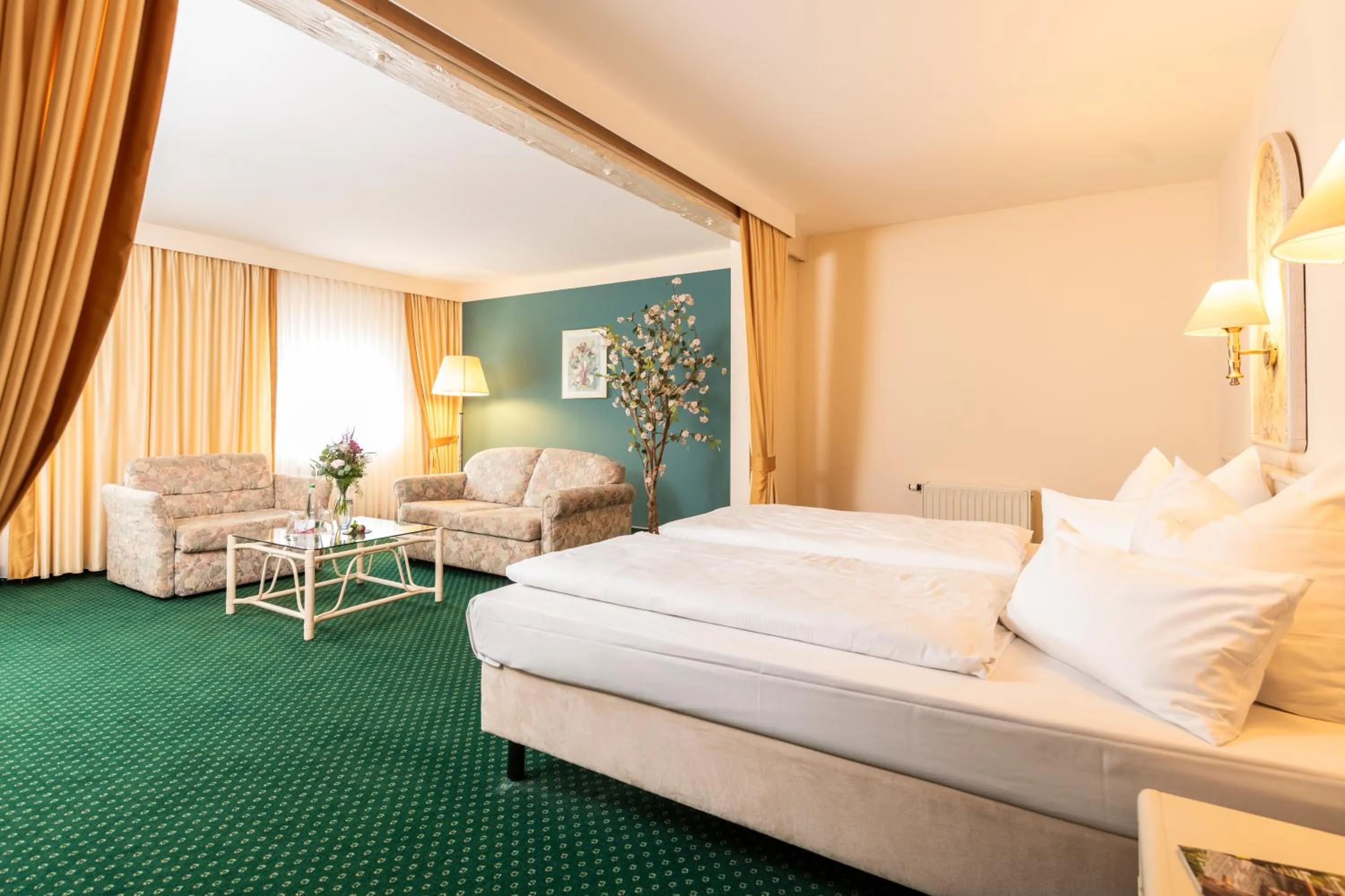 Photo of the whole room, Bed in Arvena Reichsstadt Hotel