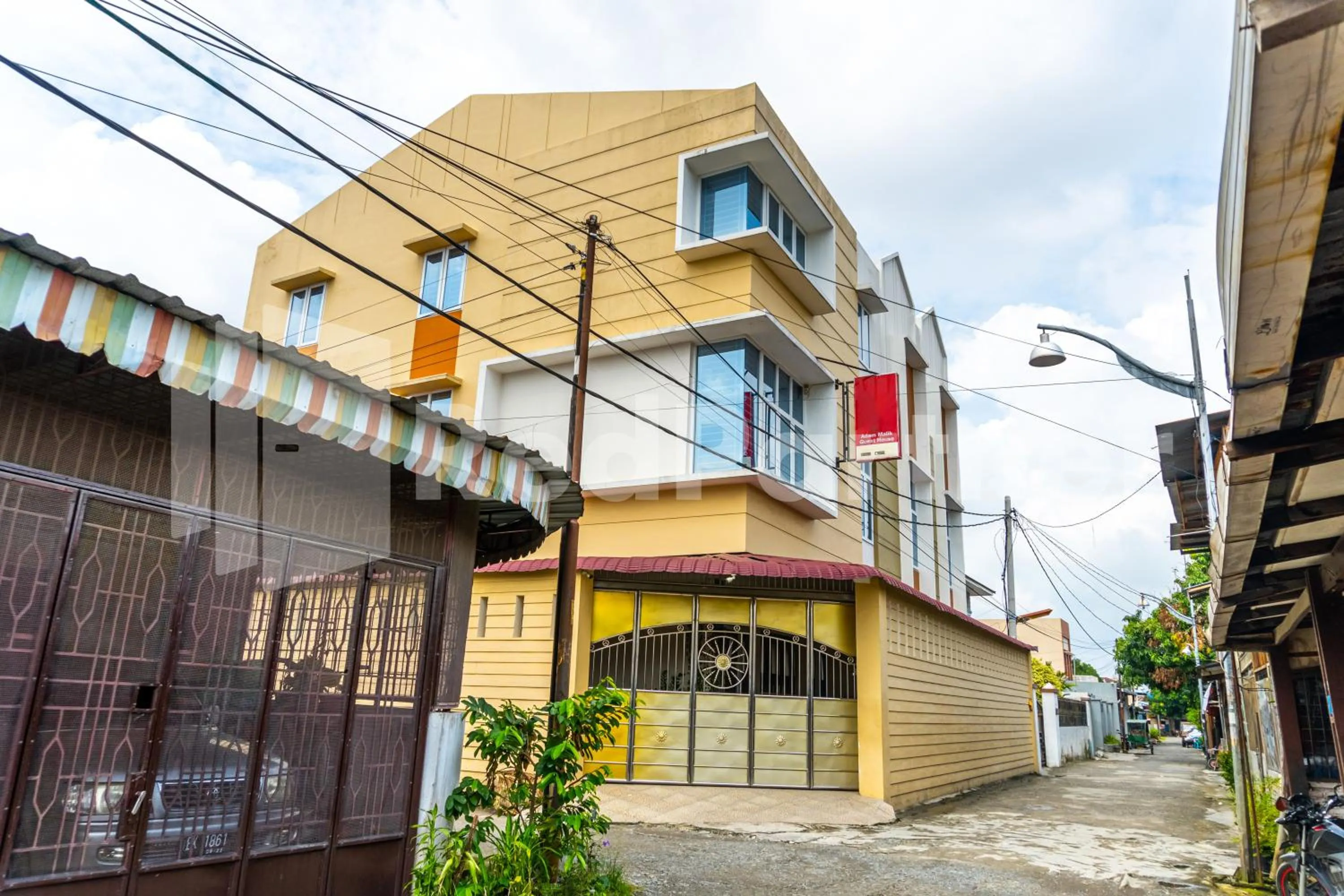Property building in Adam Malik Guesthouse near Regale ICC Medan Mitra RedDoorz
