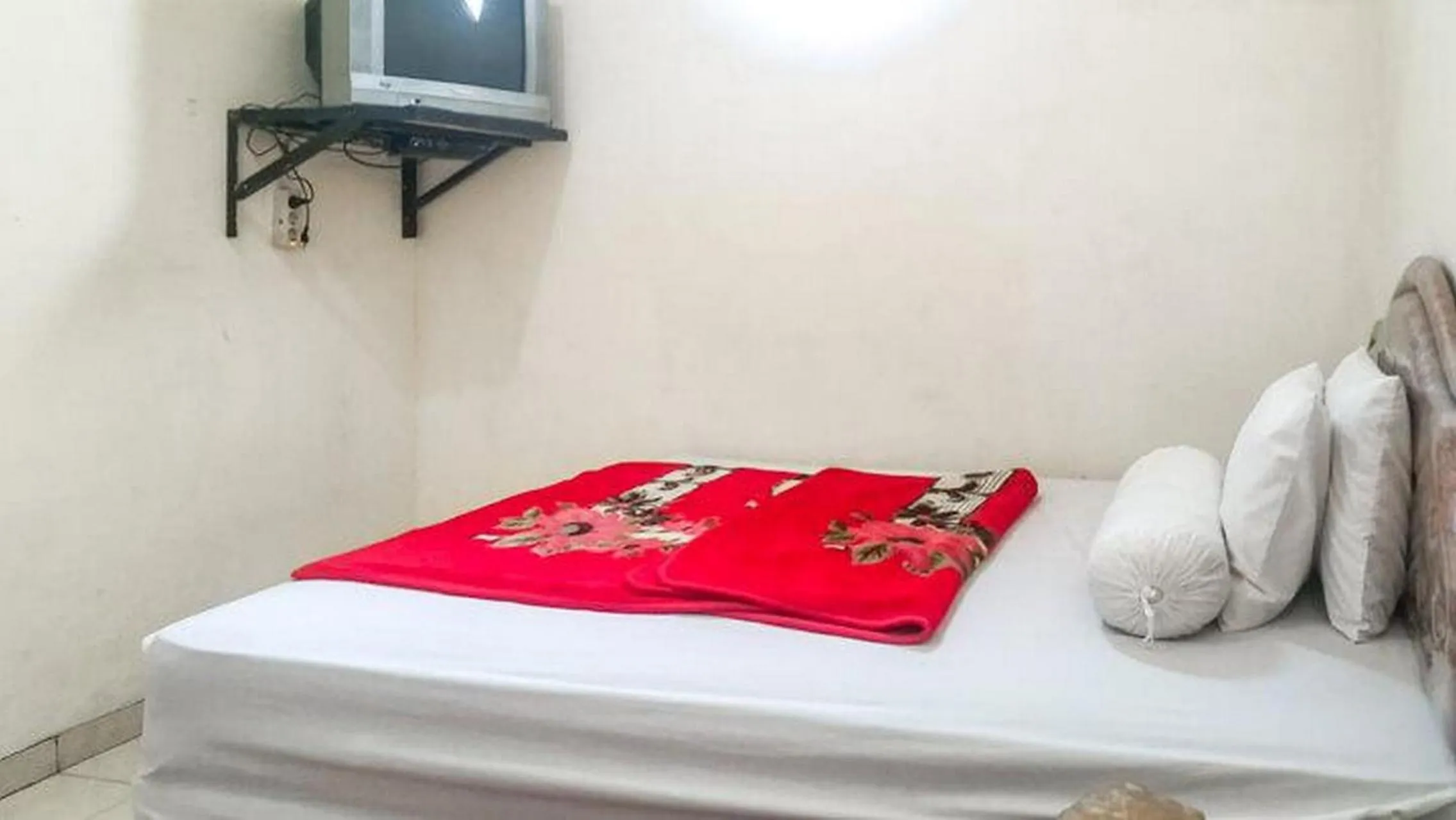 Bedroom, Bed in Villa Al Barokah Syariah Family Mitra RedDoorz near Sarangan Lake