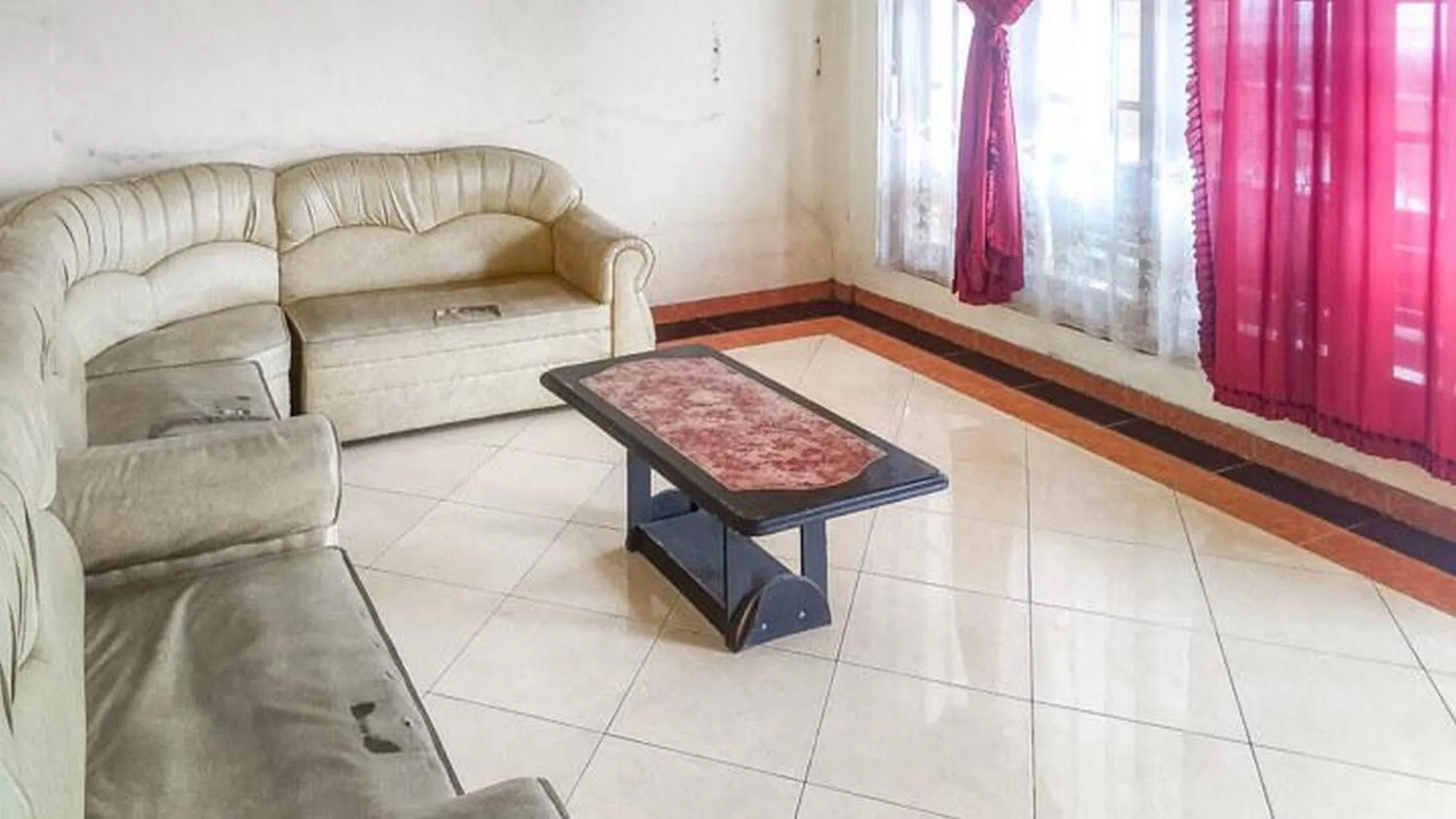 Seating area in Villa Al Barokah Syariah Family Mitra RedDoorz near Sarangan Lake