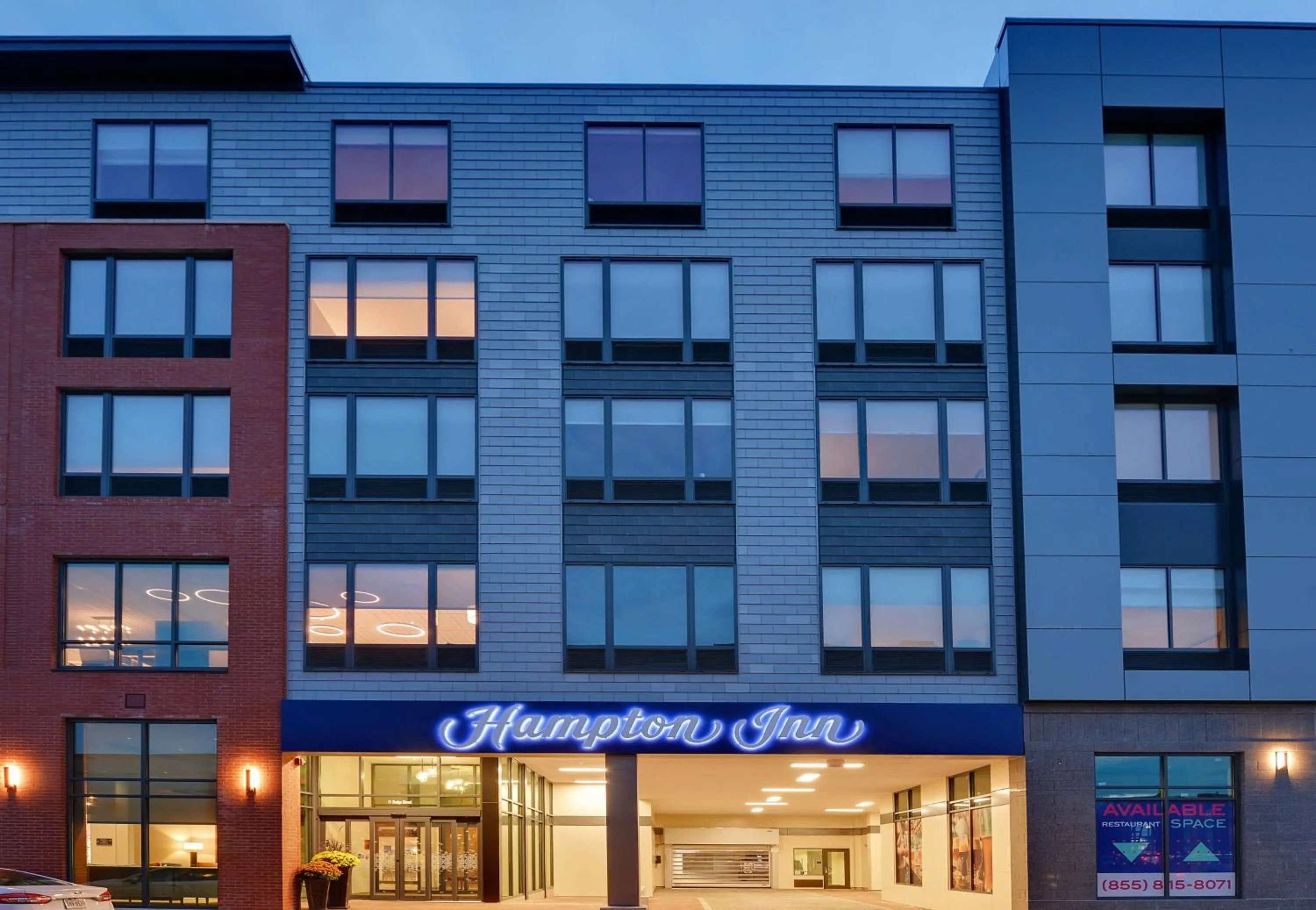 Property building in Hampton Inn Salem, Ma