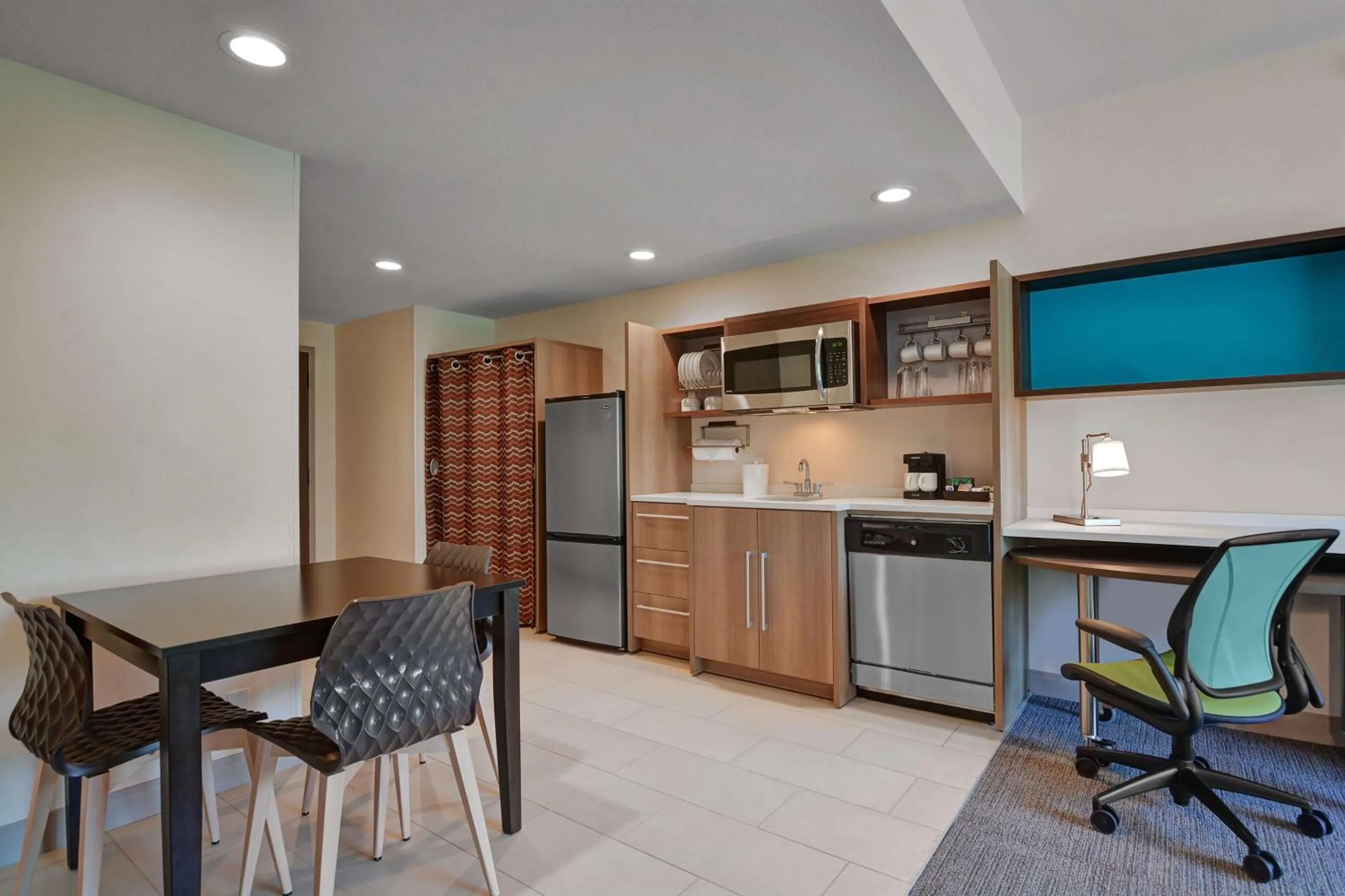 Kitchen or kitchenette in Home2 Suites By Hilton Fort Mill, Sc