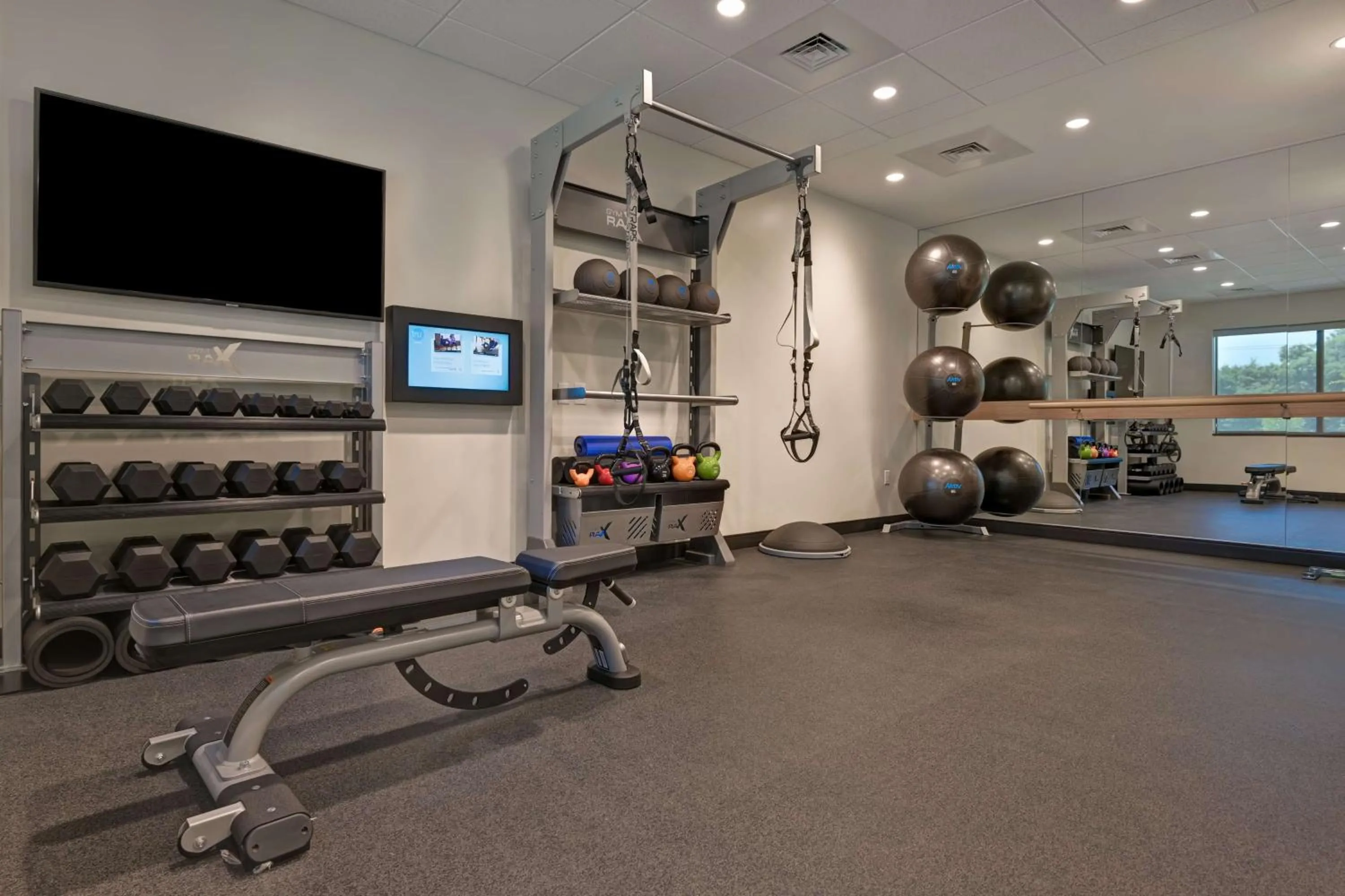 Fitness centre/facilities in Tru By Hilton Mooresville