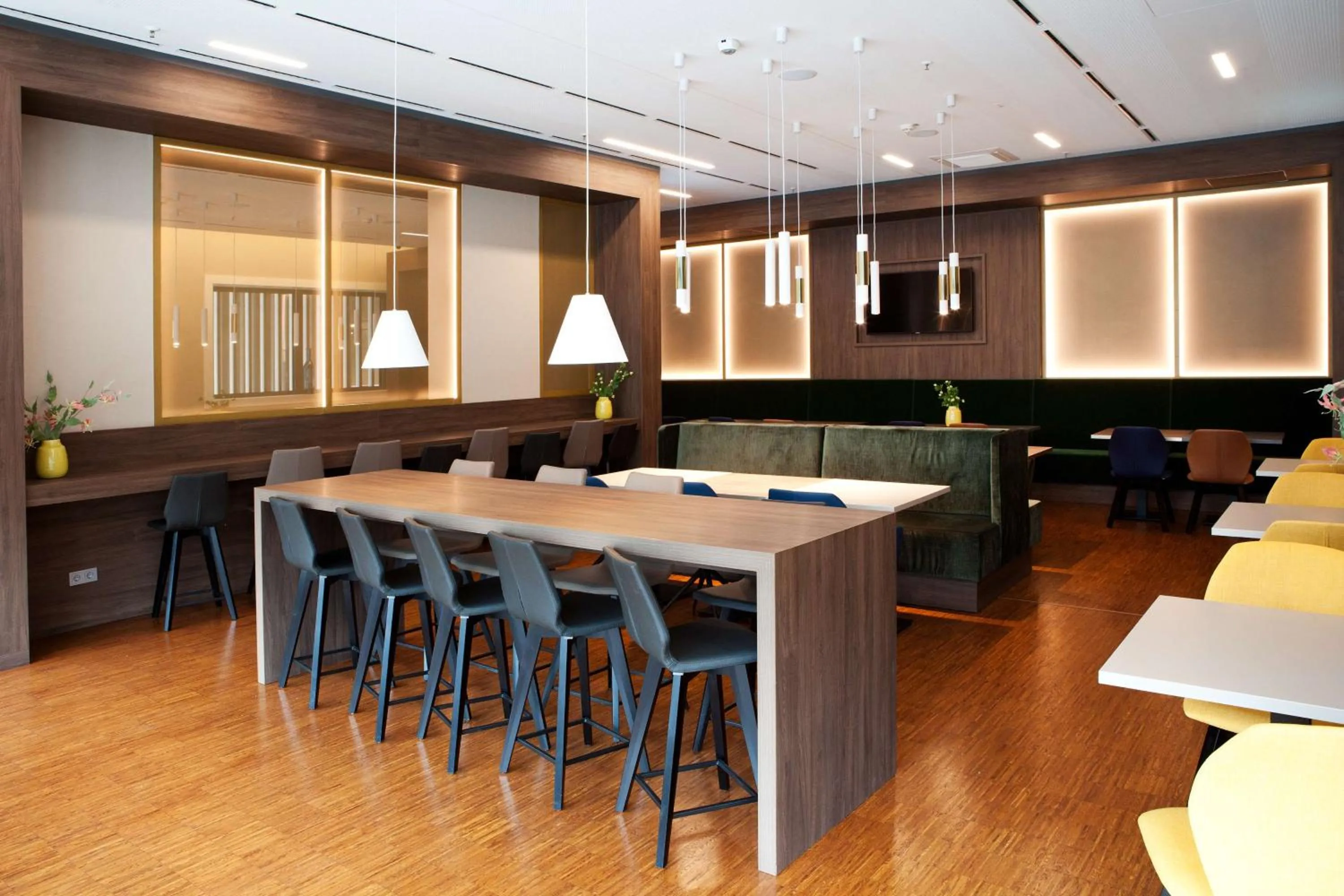 Restaurant/places to eat in Hampton By Hilton Munich City Center East