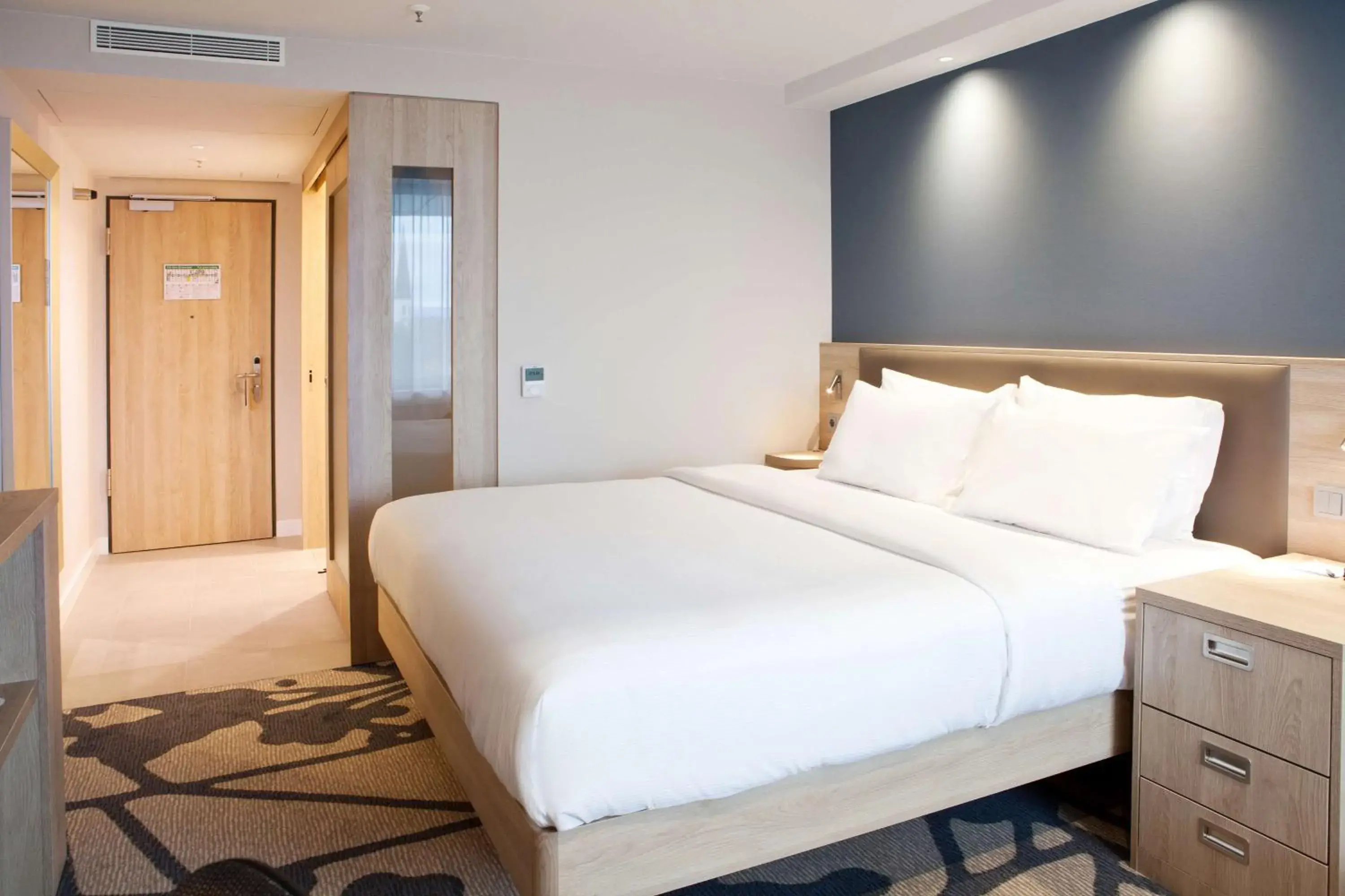 King Room in Hampton By Hilton Munich City Center East King Room in Hampton By Hilton Munich City Center East