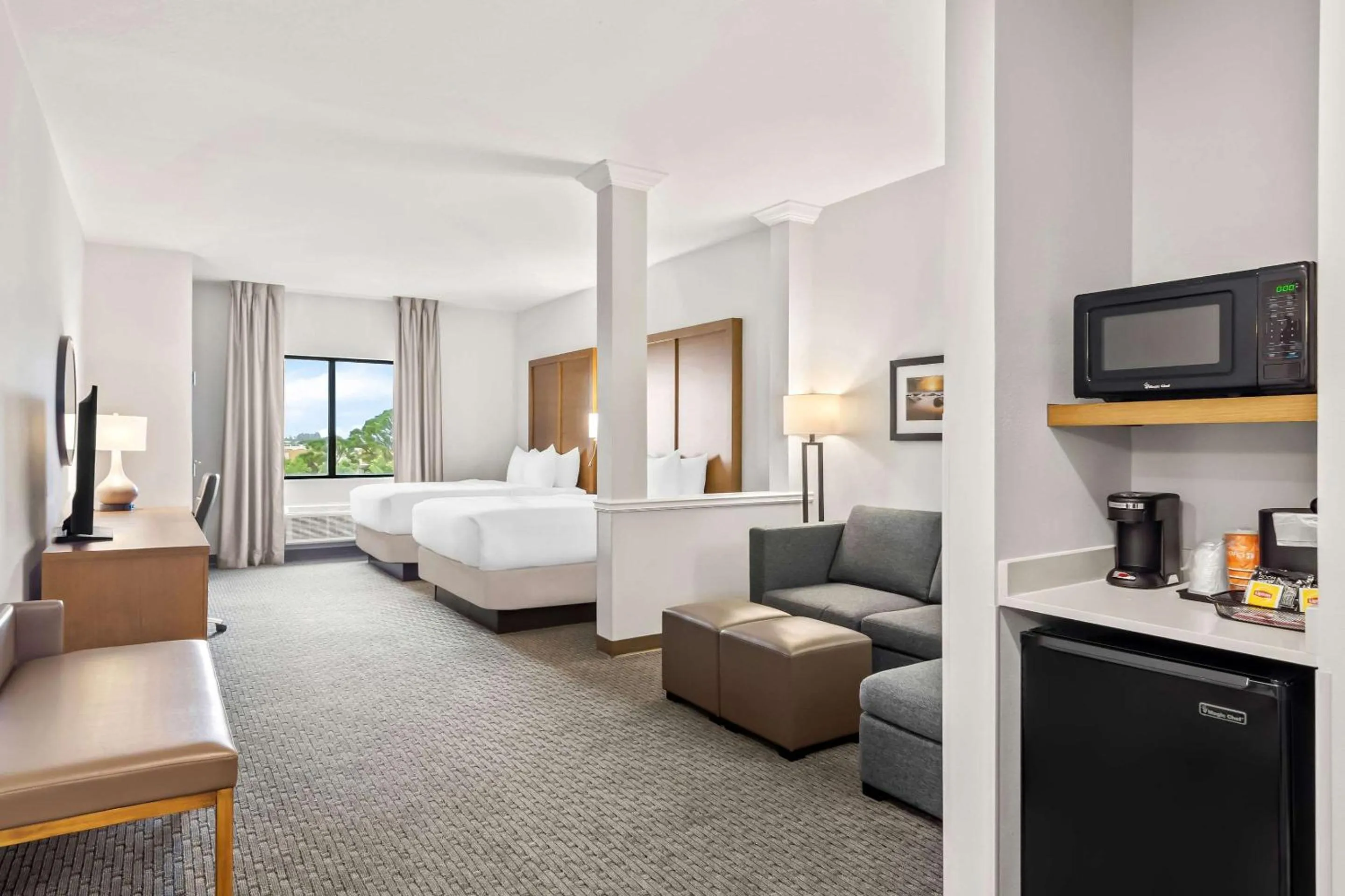 Bedroom, Bed in Comfort Suites Stuart-Hutchinson Island