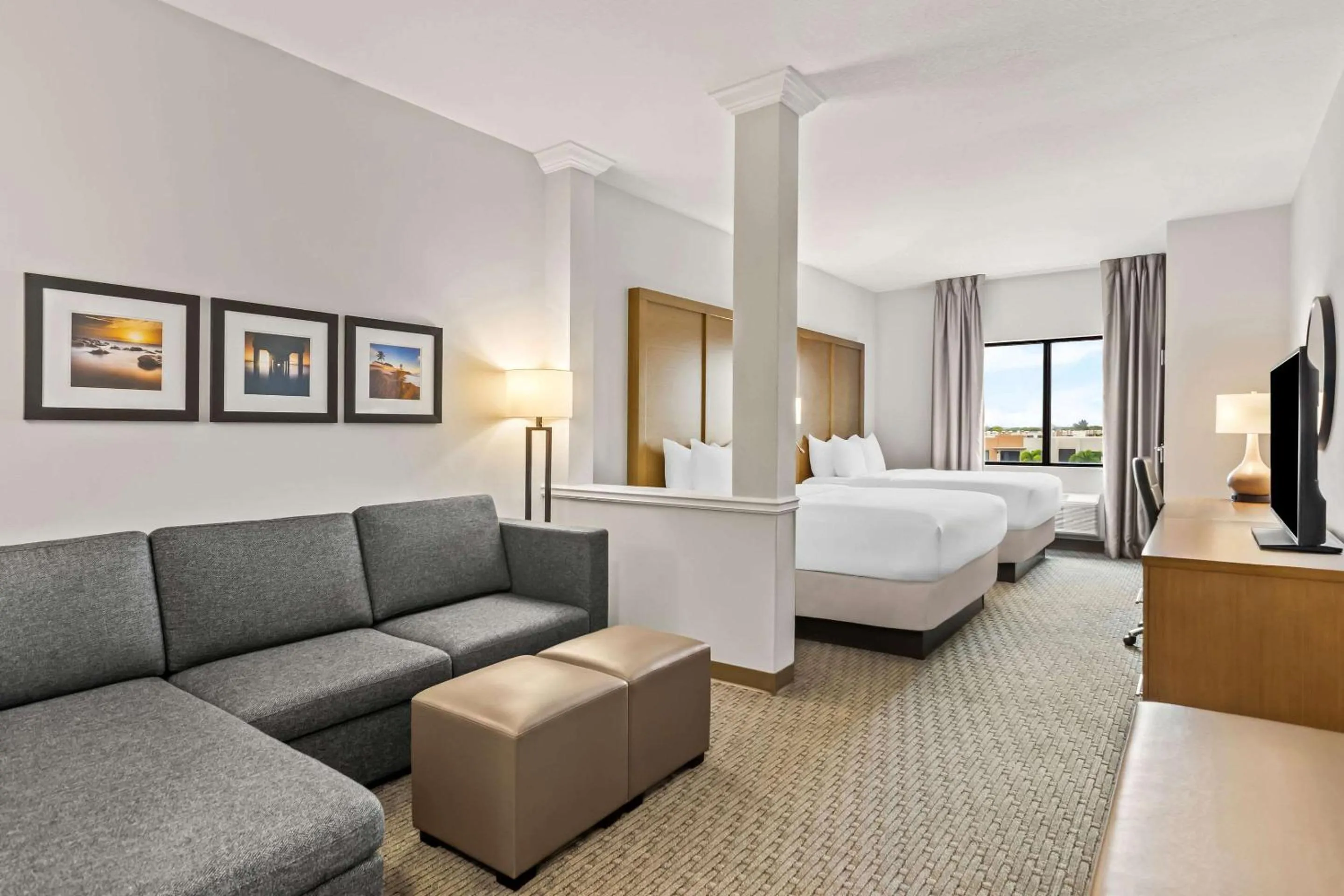 Bedroom, Bed in Comfort Suites Stuart-Hutchinson Island