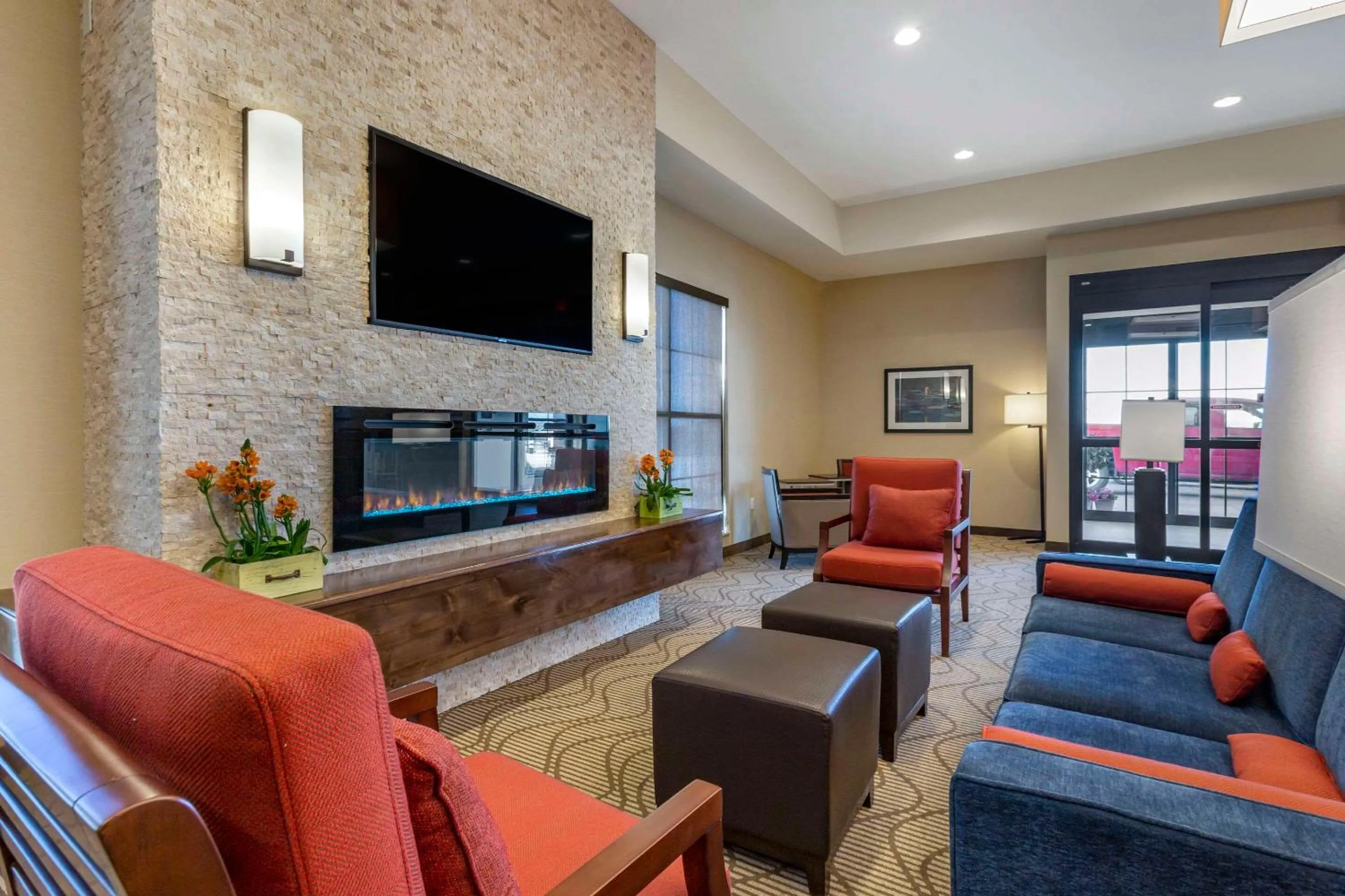 Lobby or reception in Comfort Suites Albuquerque Airport