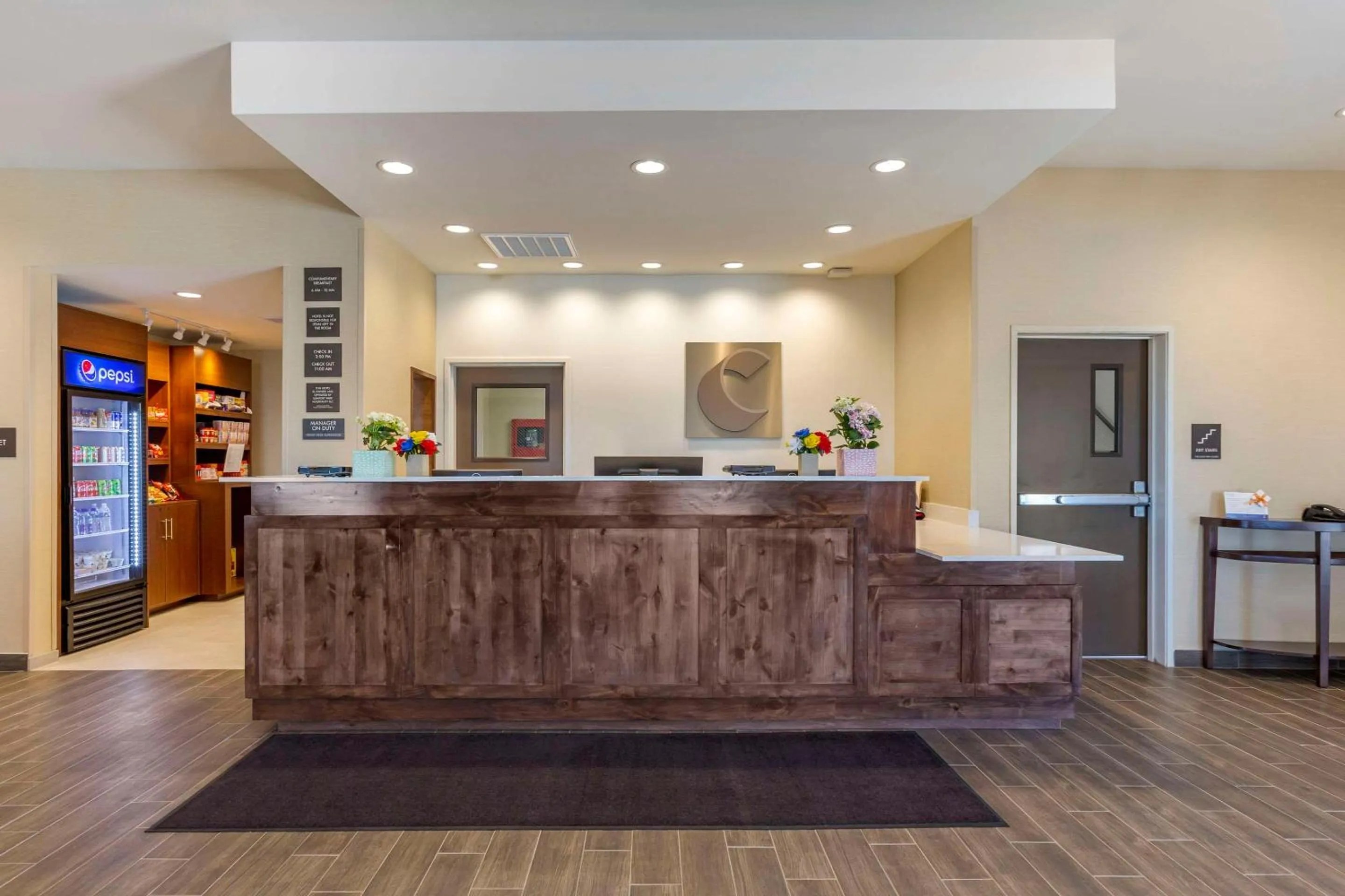 Lobby or reception in Comfort Suites Albuquerque Airport