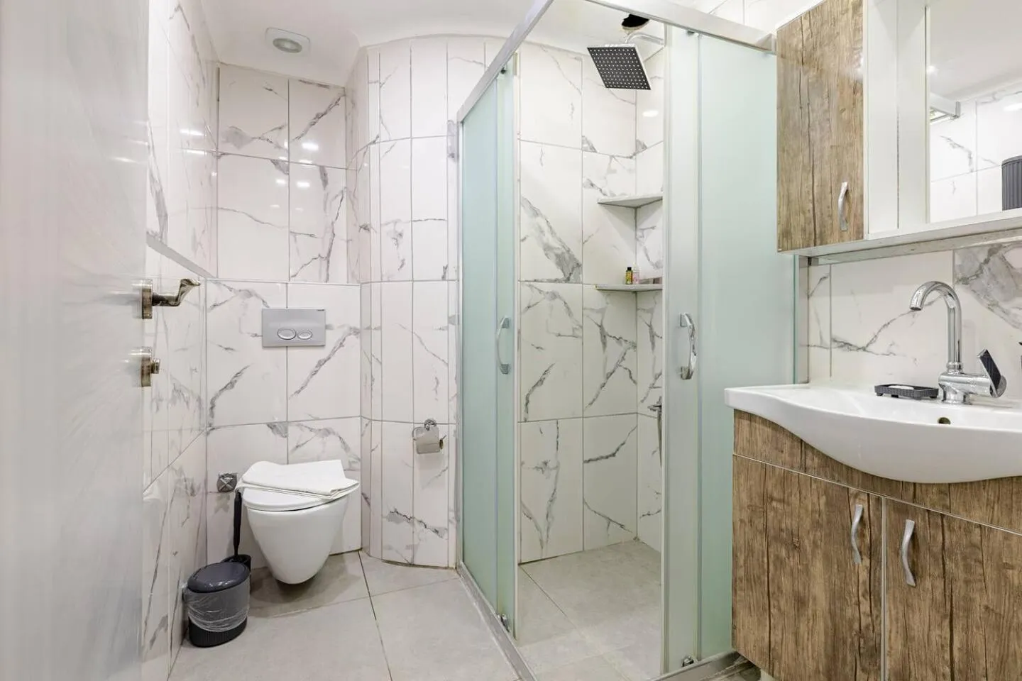 Shower in Nehir Apart Hotel