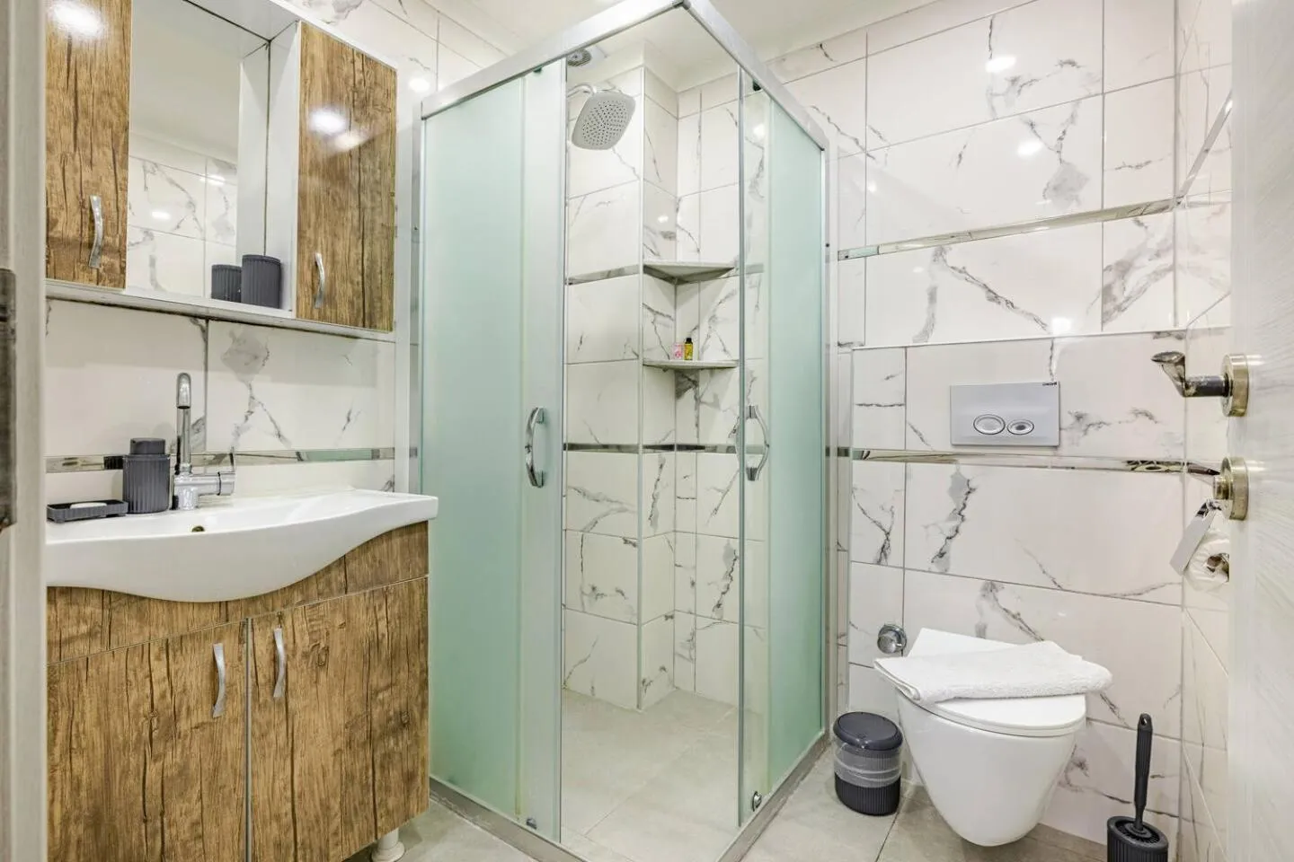 Shower in Nehir Apart Hotel