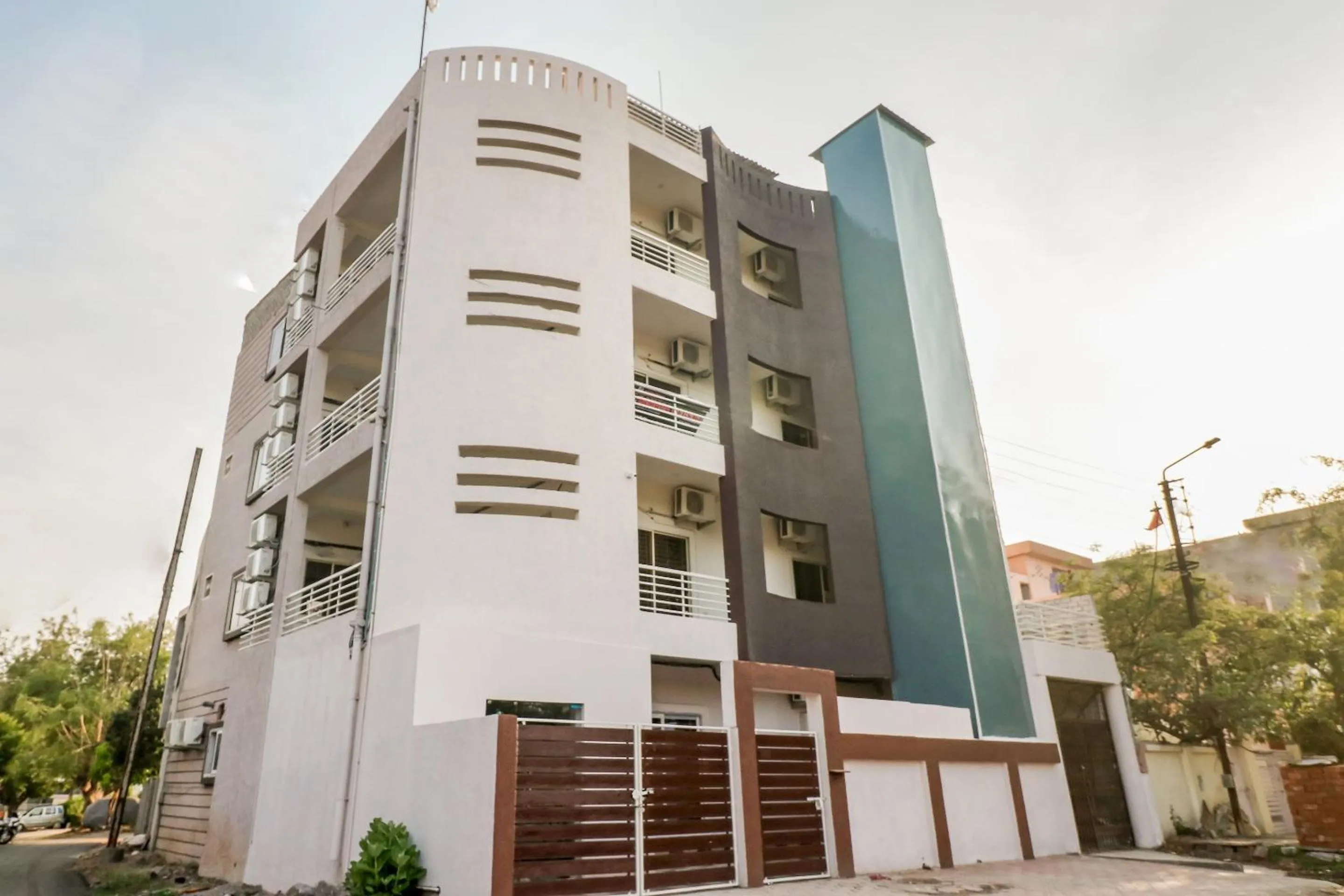 Facade/entrance in Hotel O CROWN PACIFIC