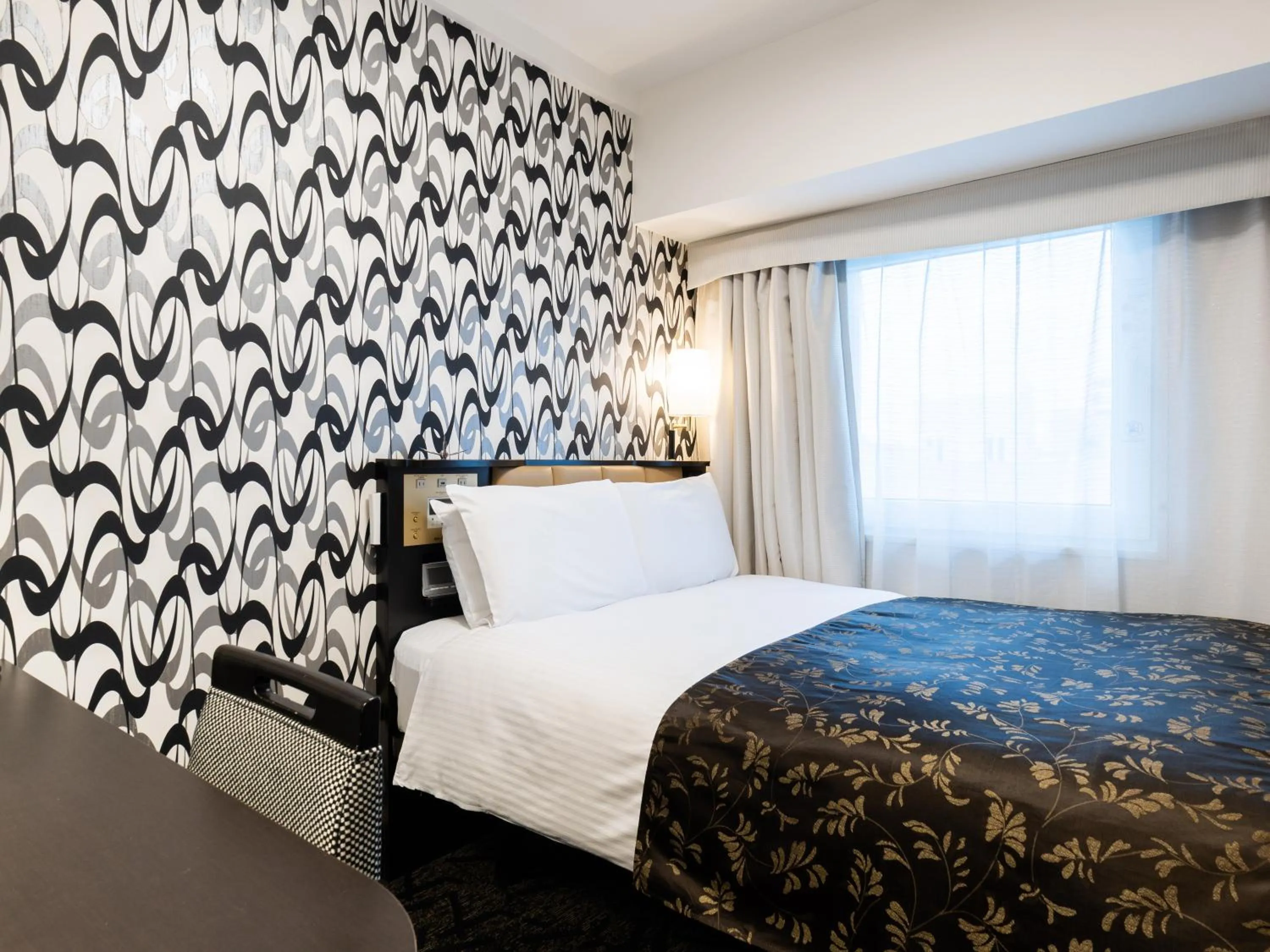 Photo of the whole room, Bed in APA Hotel Shin Osaka Esaka Ekimae