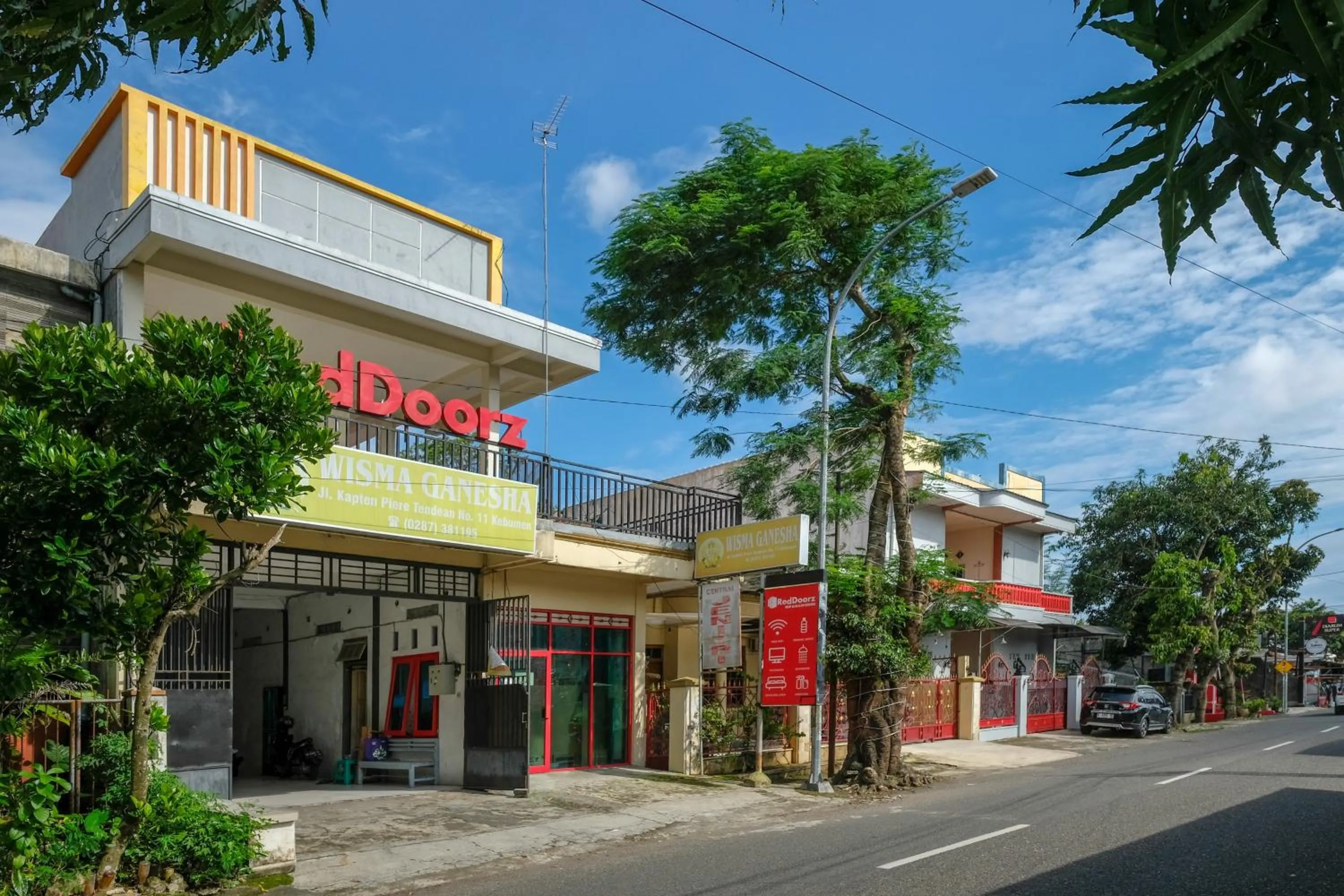 Facade/entrance in RedDoorz Syariah near Alun Alun Kebumen