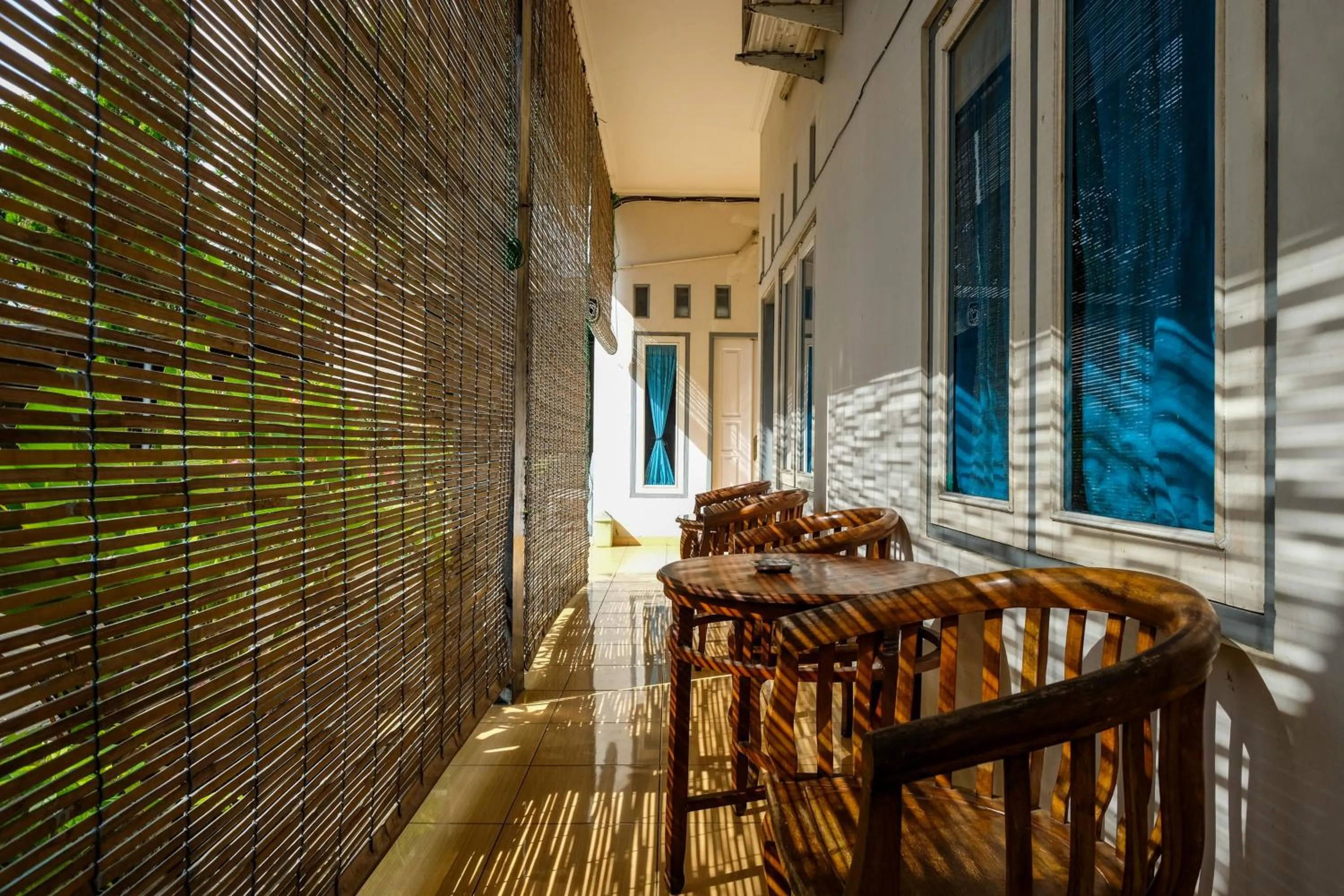 Seating area in RedDoorz Syariah near Alun Alun Kebumen