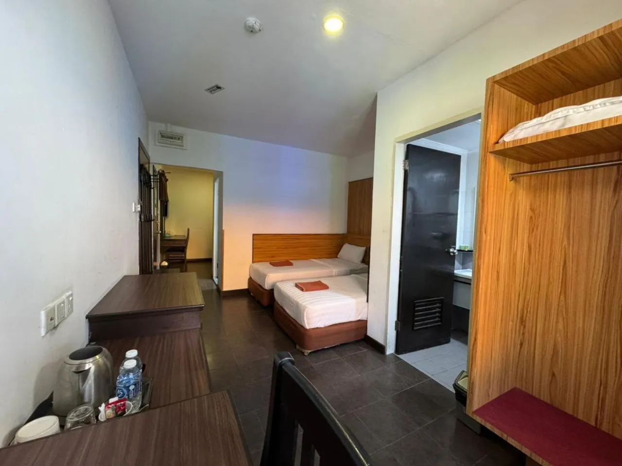 Photo of the whole room, Bed in Sipadan Inn 1