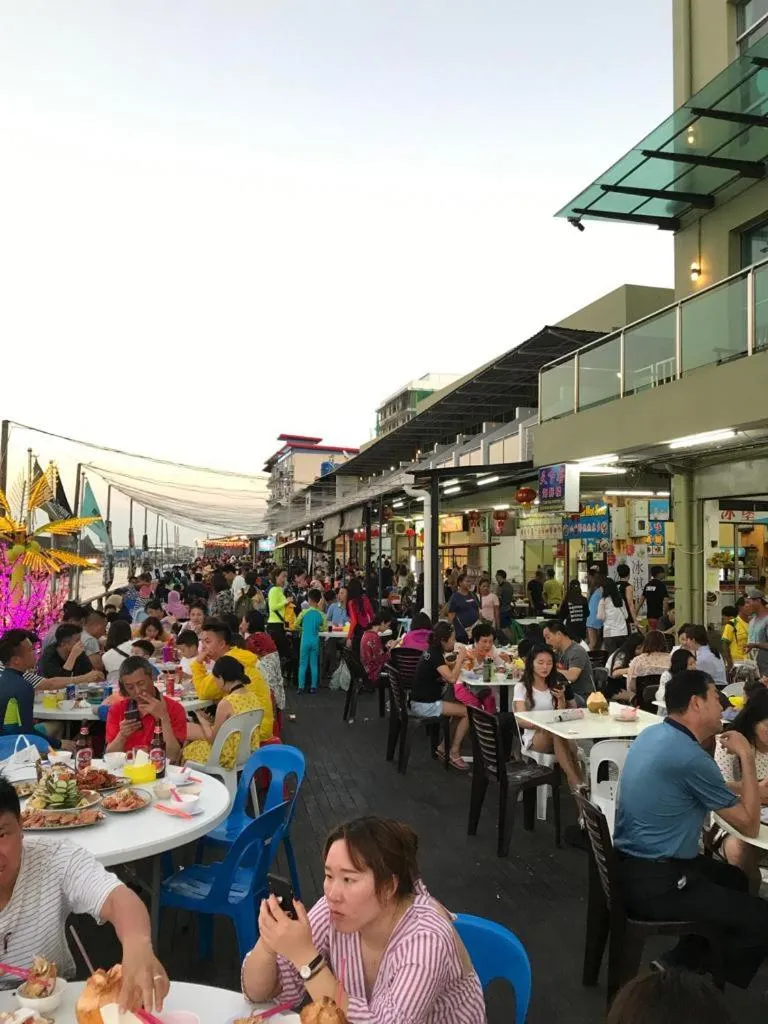 Restaurant/places to eat in Sipadan Inn 2