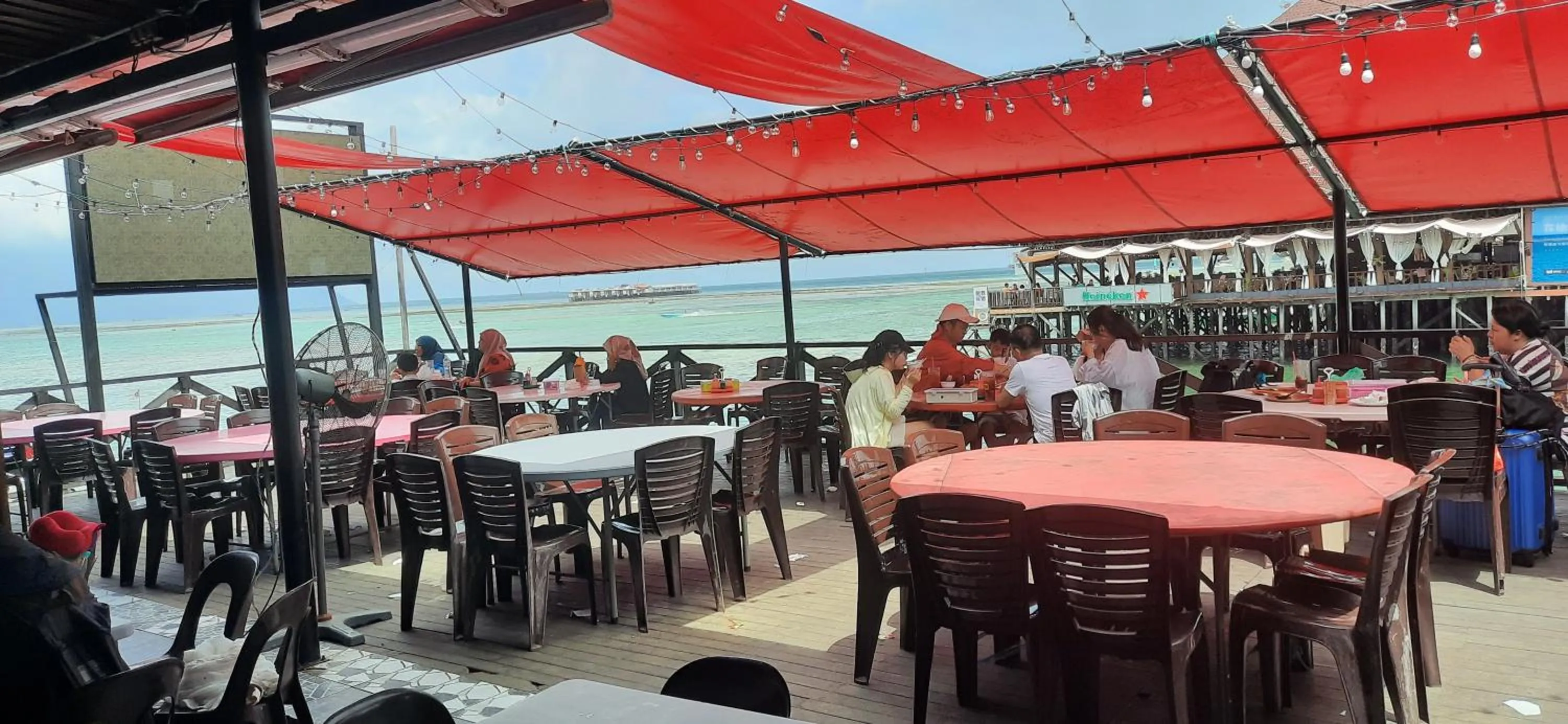 Restaurant/places to eat in Sipadan Inn 2