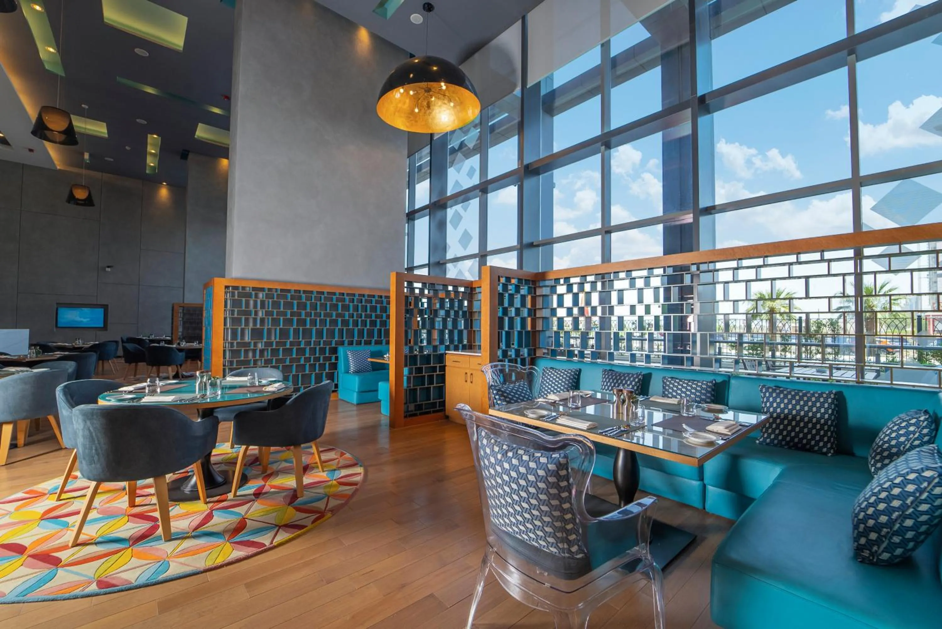 Restaurant/places to eat in Dana Rayhaan by Rotana