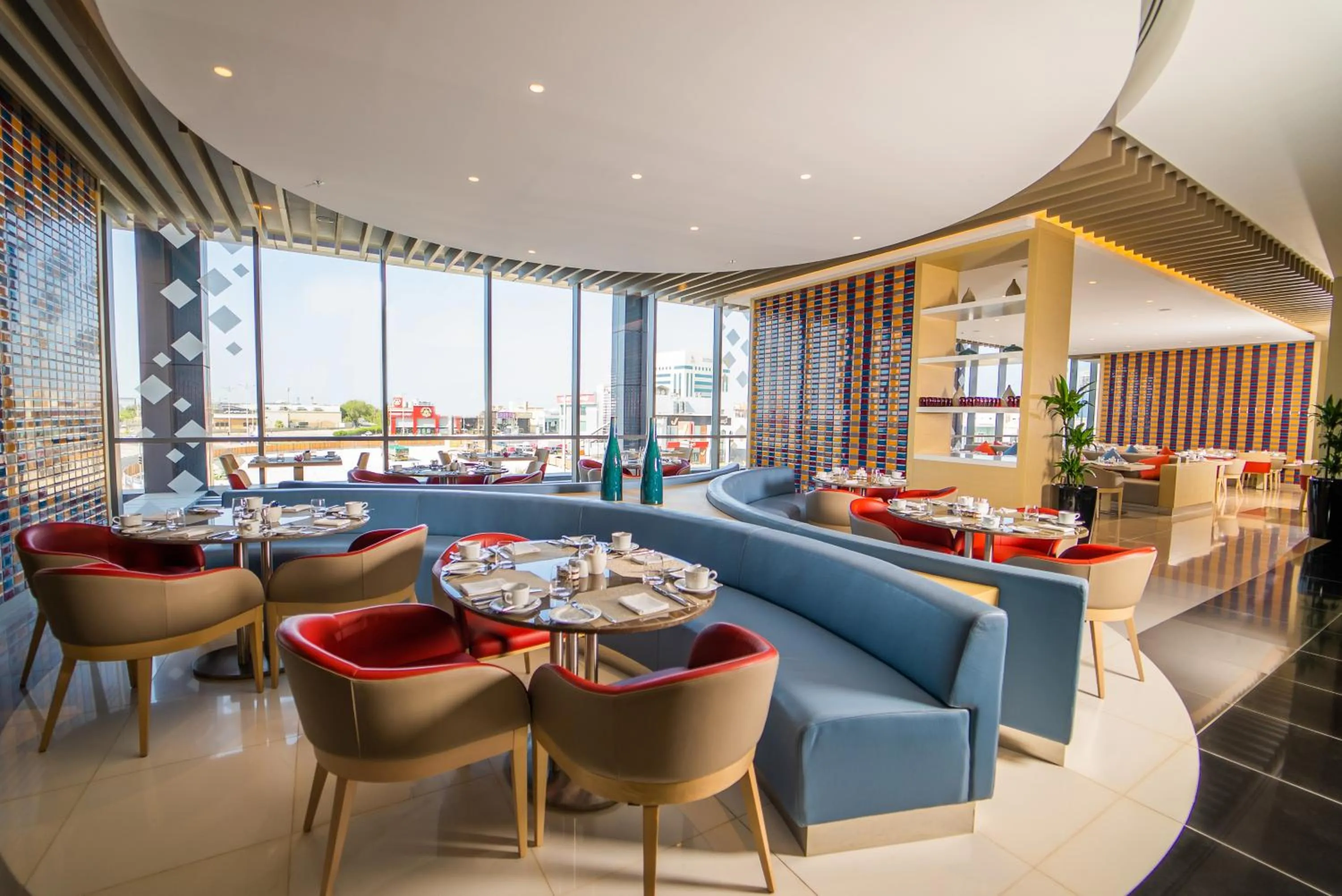Restaurant/places to eat in Dana Rayhaan by Rotana