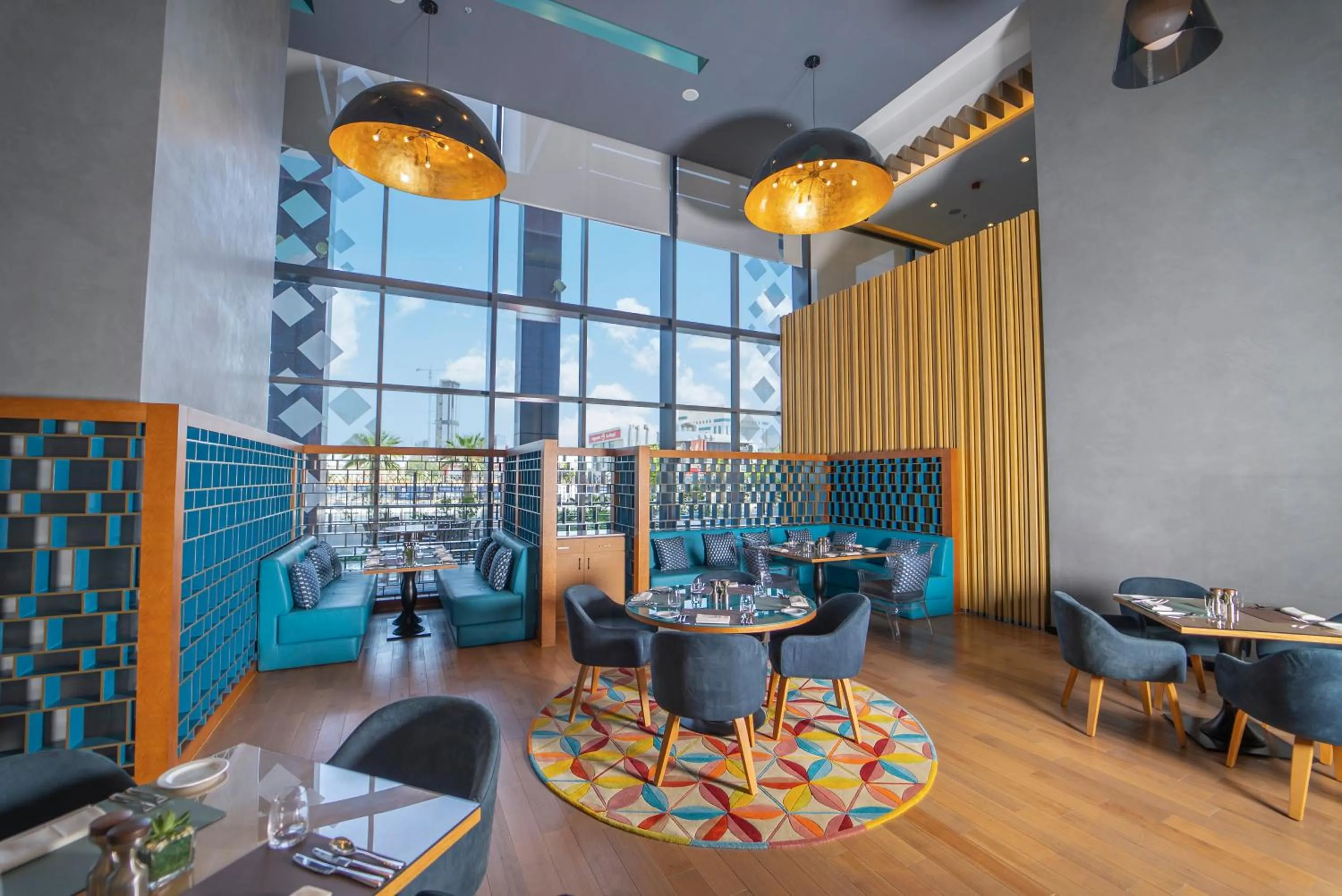 Restaurant/places to eat in Dana Rayhaan by Rotana