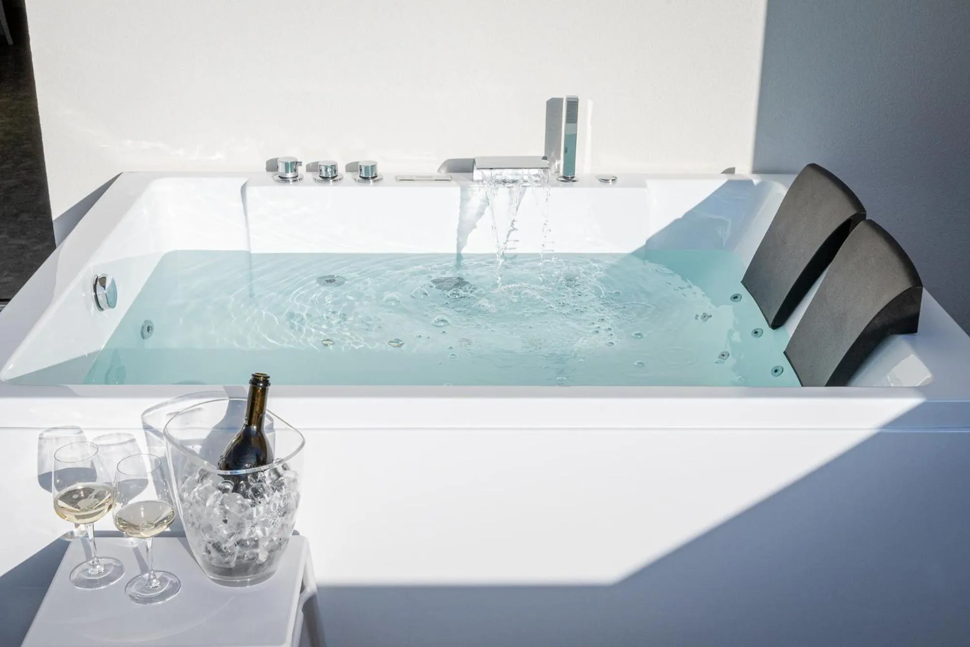 Hot Tub in HOTEL TRILAGO