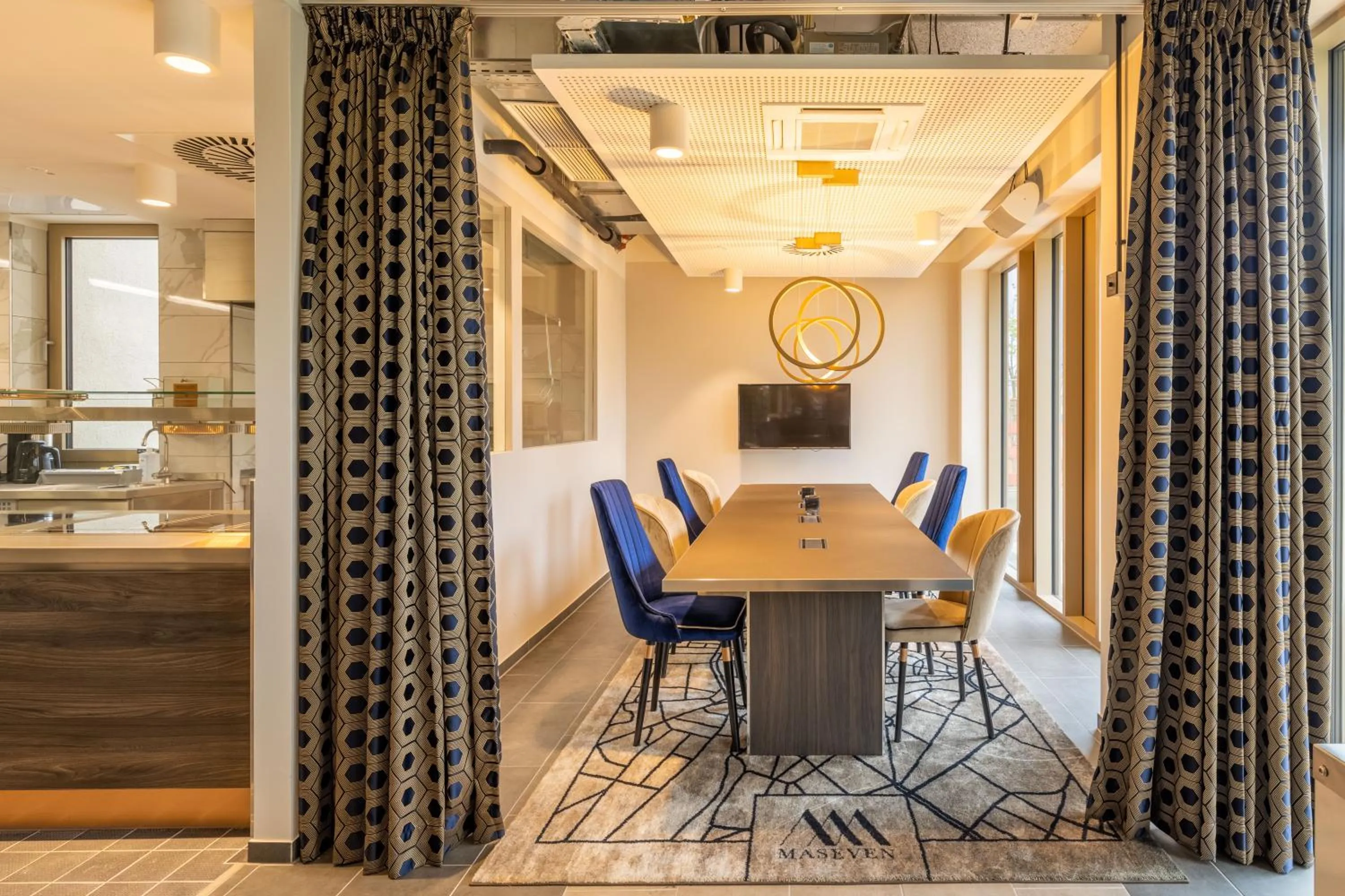 TV and multimedia in MASEVEN München Messe Trudering