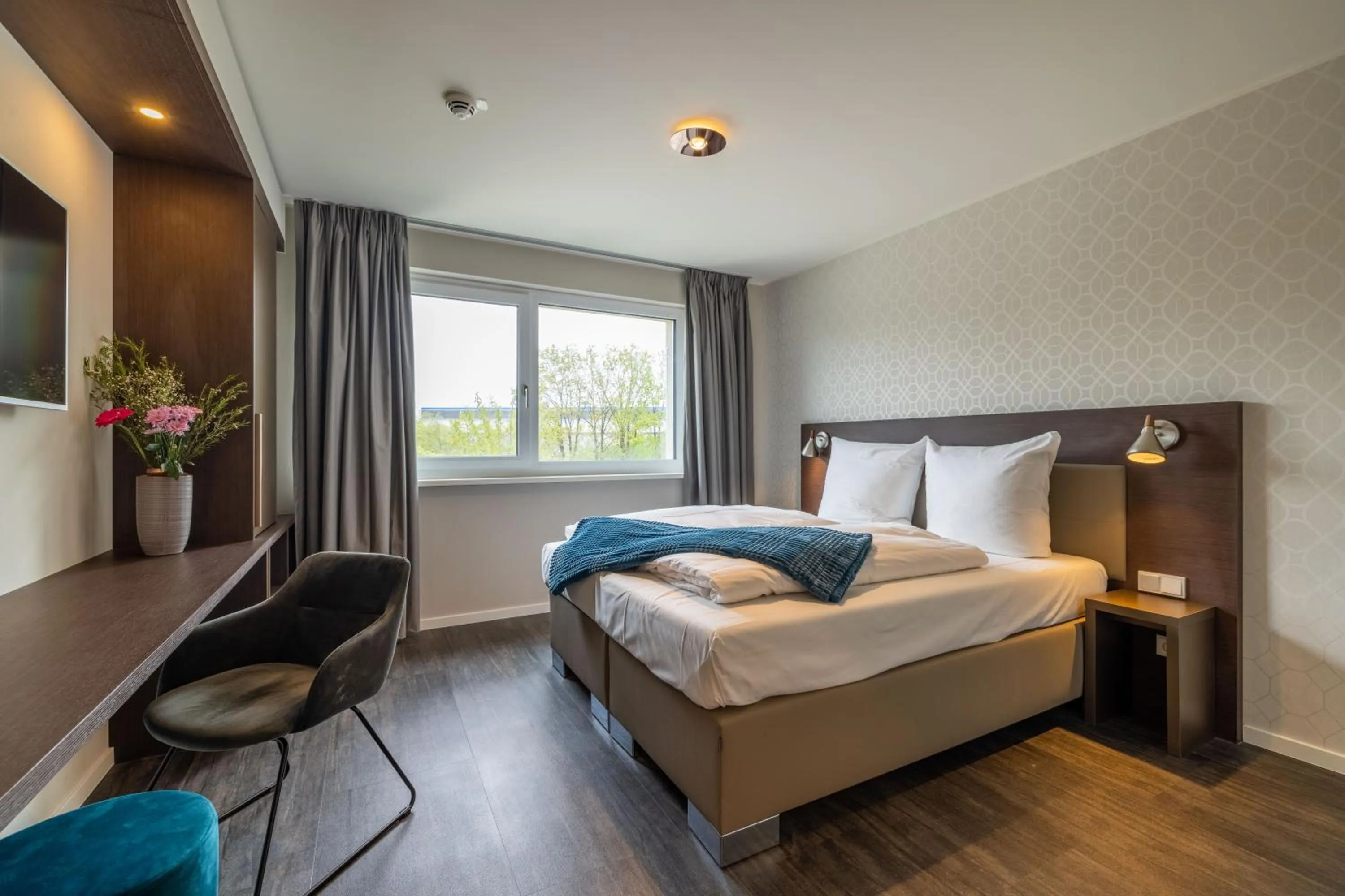 Photo of the whole room, Bed in MASEVEN München Messe Trudering