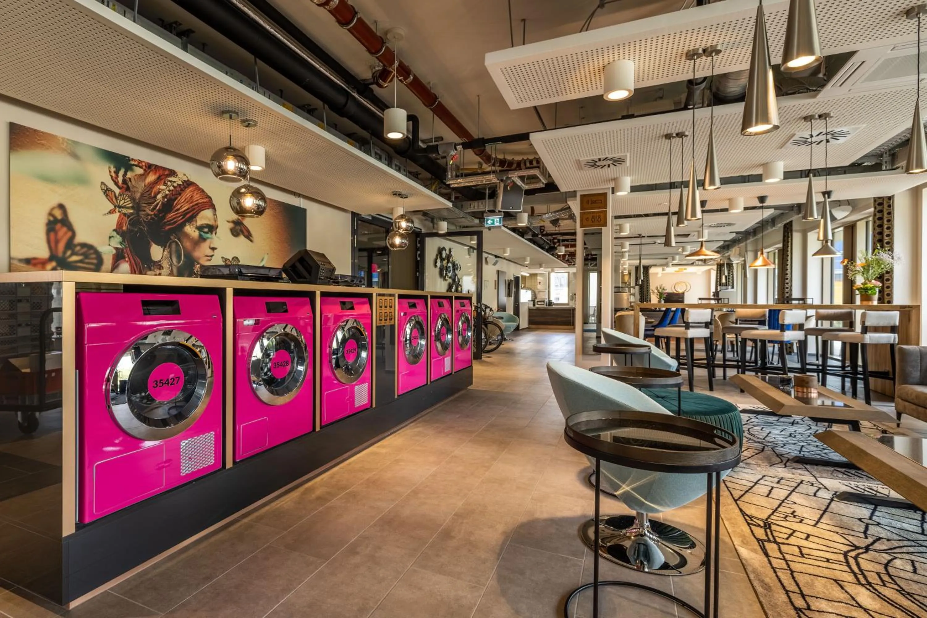 Restaurant/places to eat in MASEVEN München Messe Trudering