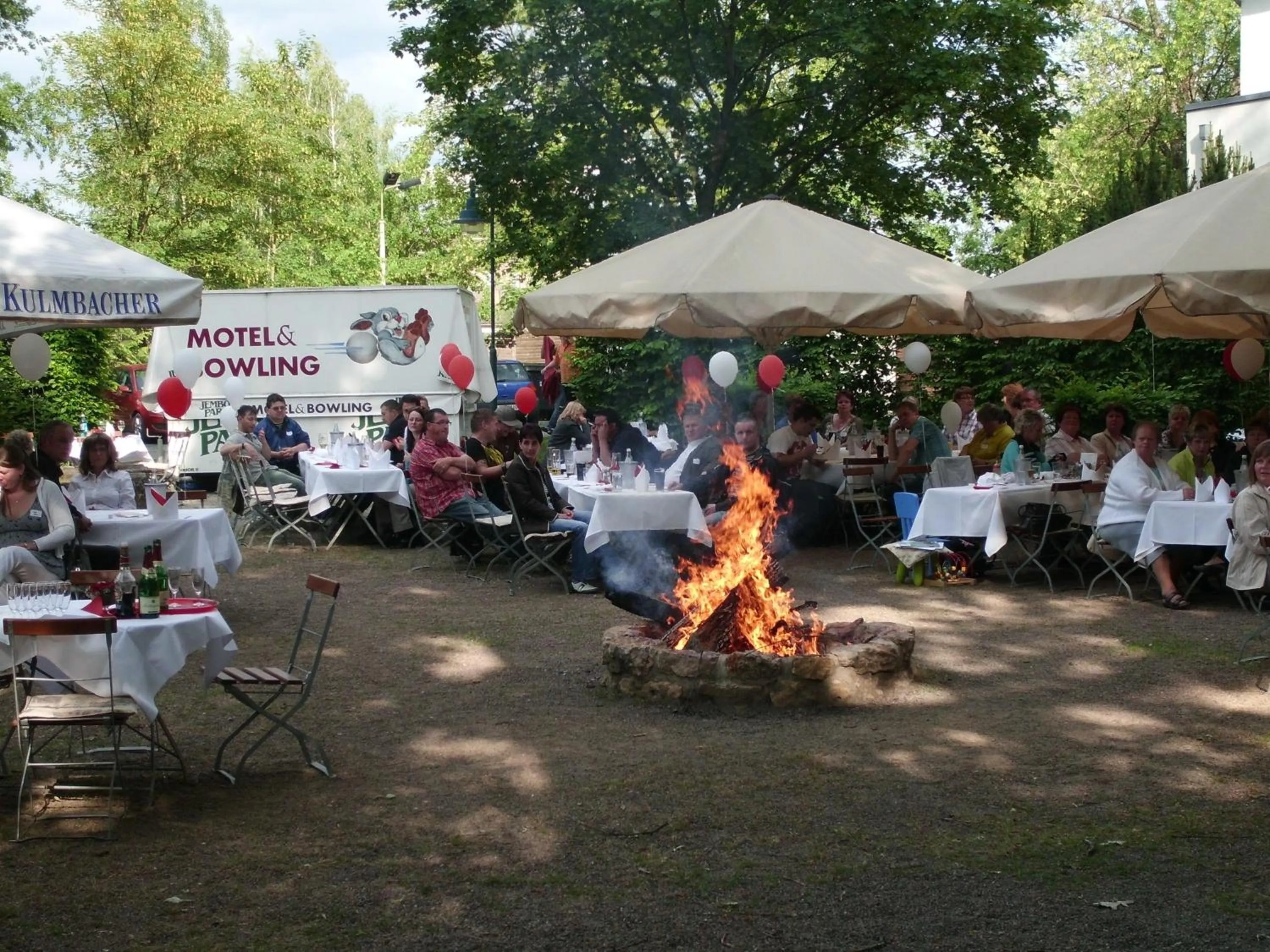 Restaurant/places to eat in Jembo Park Hotel