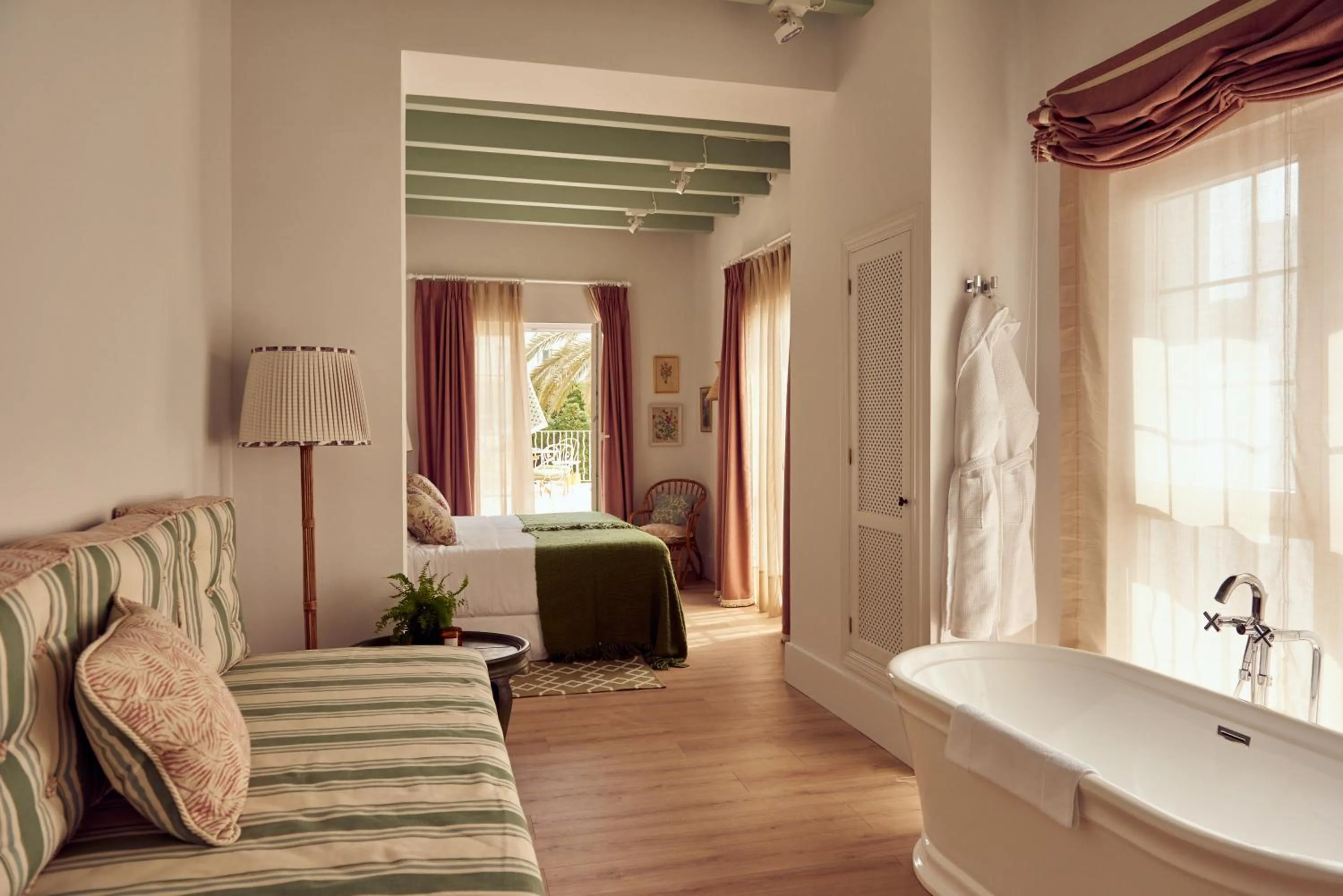 Bed in Cristine Bedfor Mahon Boutique Hotel