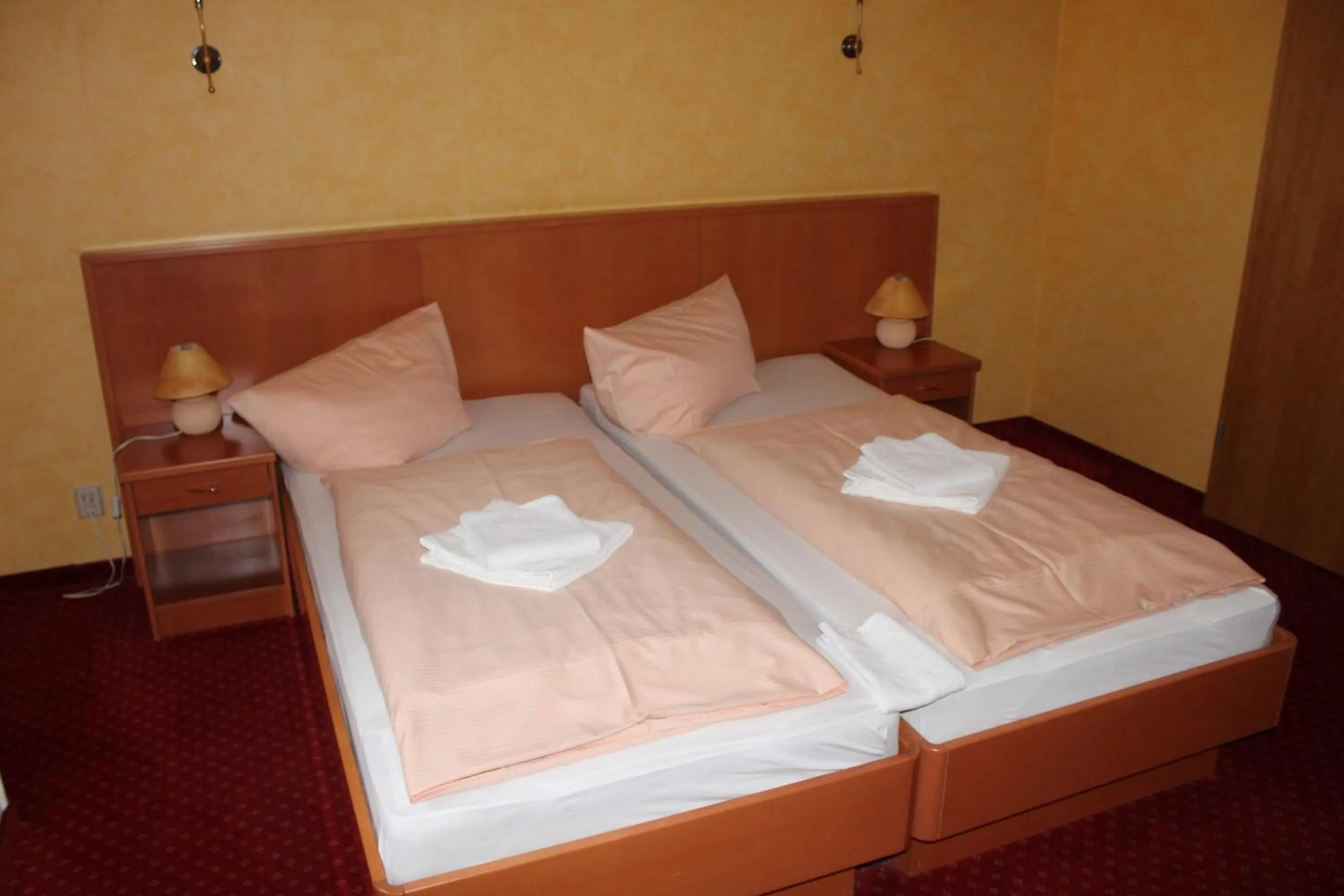 Photo of the whole room, Bed in La Rustica Altstadthotel