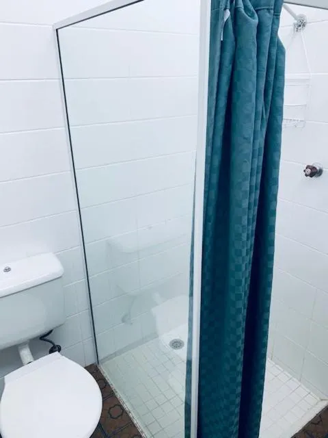 Caledonian Hotel Motel