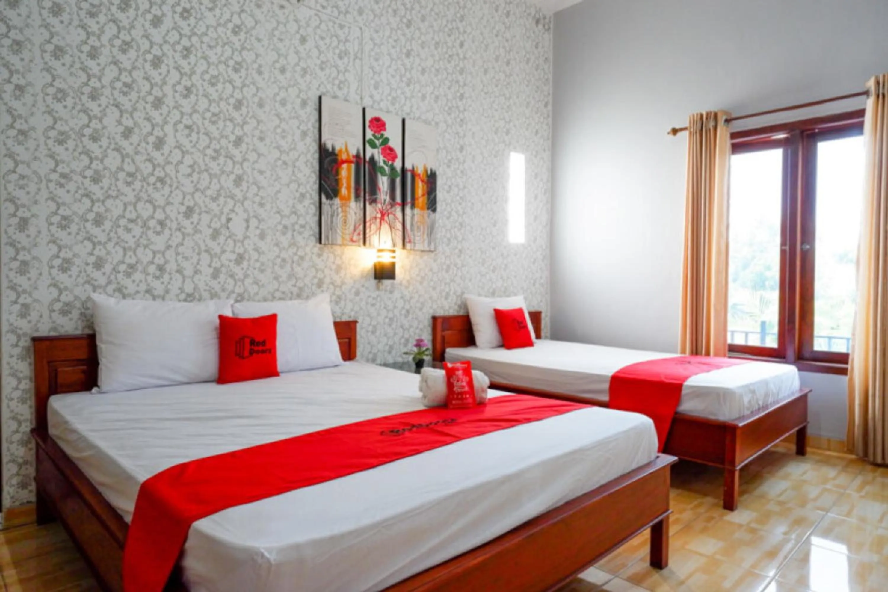 Bedroom, Bed in RedDoorz Syariah near Kawasan Sam Poo Kong 2