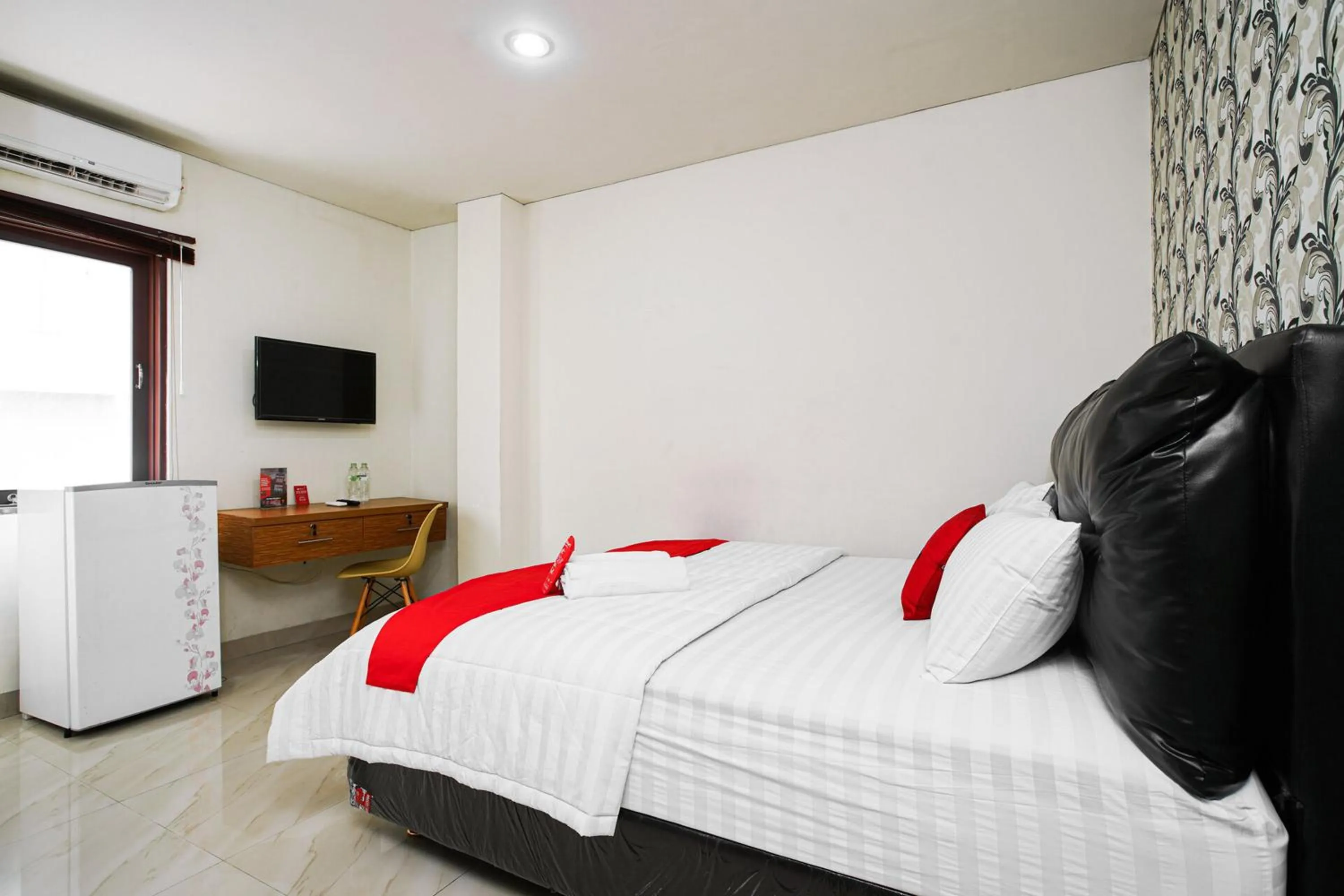 Bed in RedDoorz near Palembang Trade Center 3