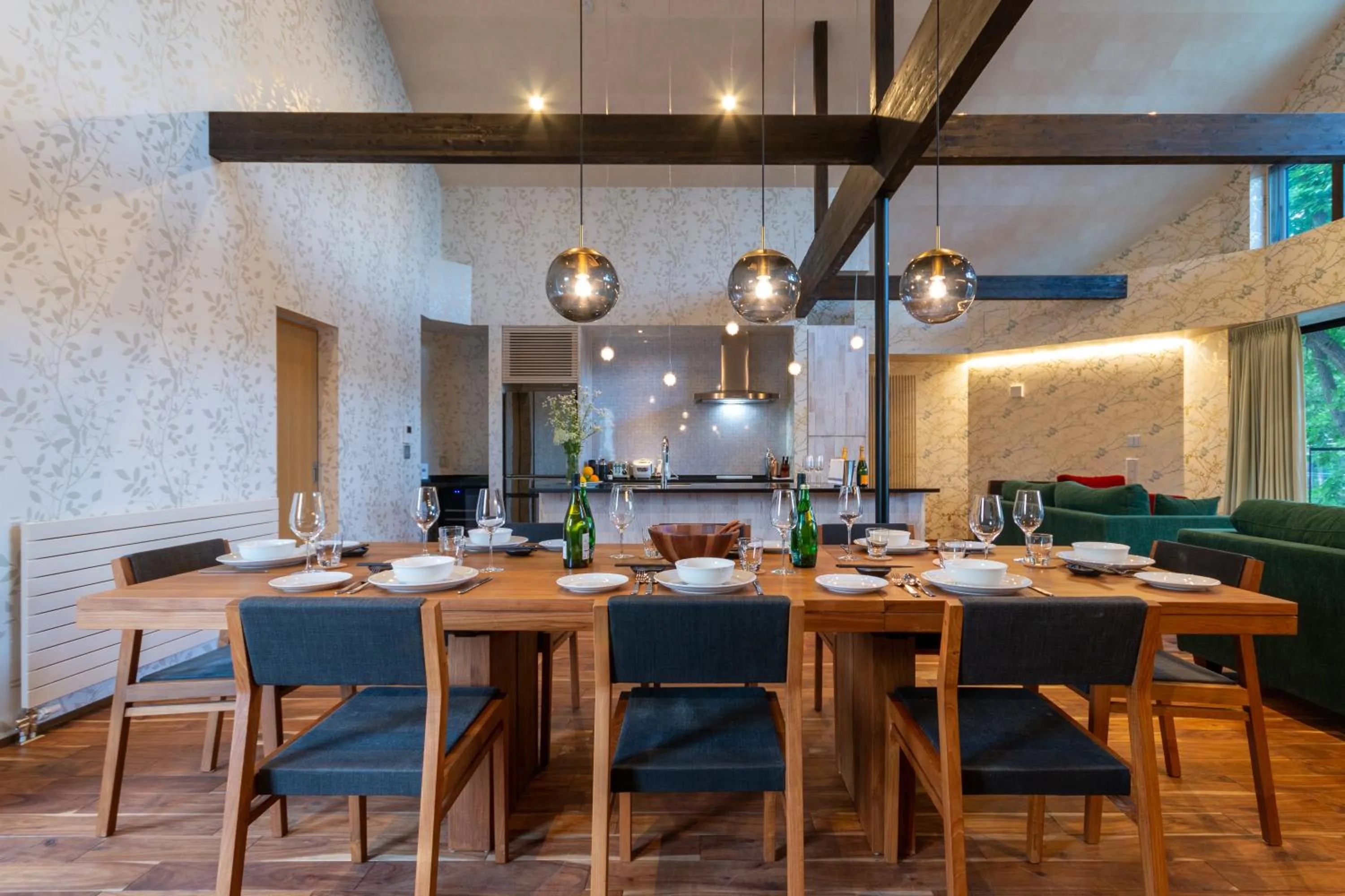 Dining area in Kitsune House by H2 Life