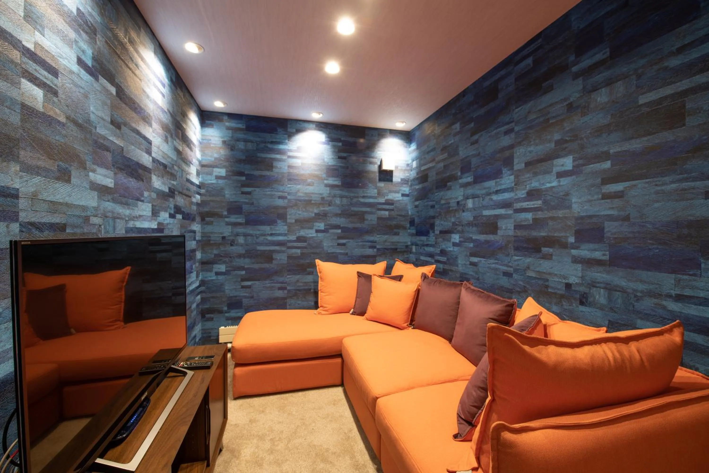 Living room in Kitsune House by H2 Life