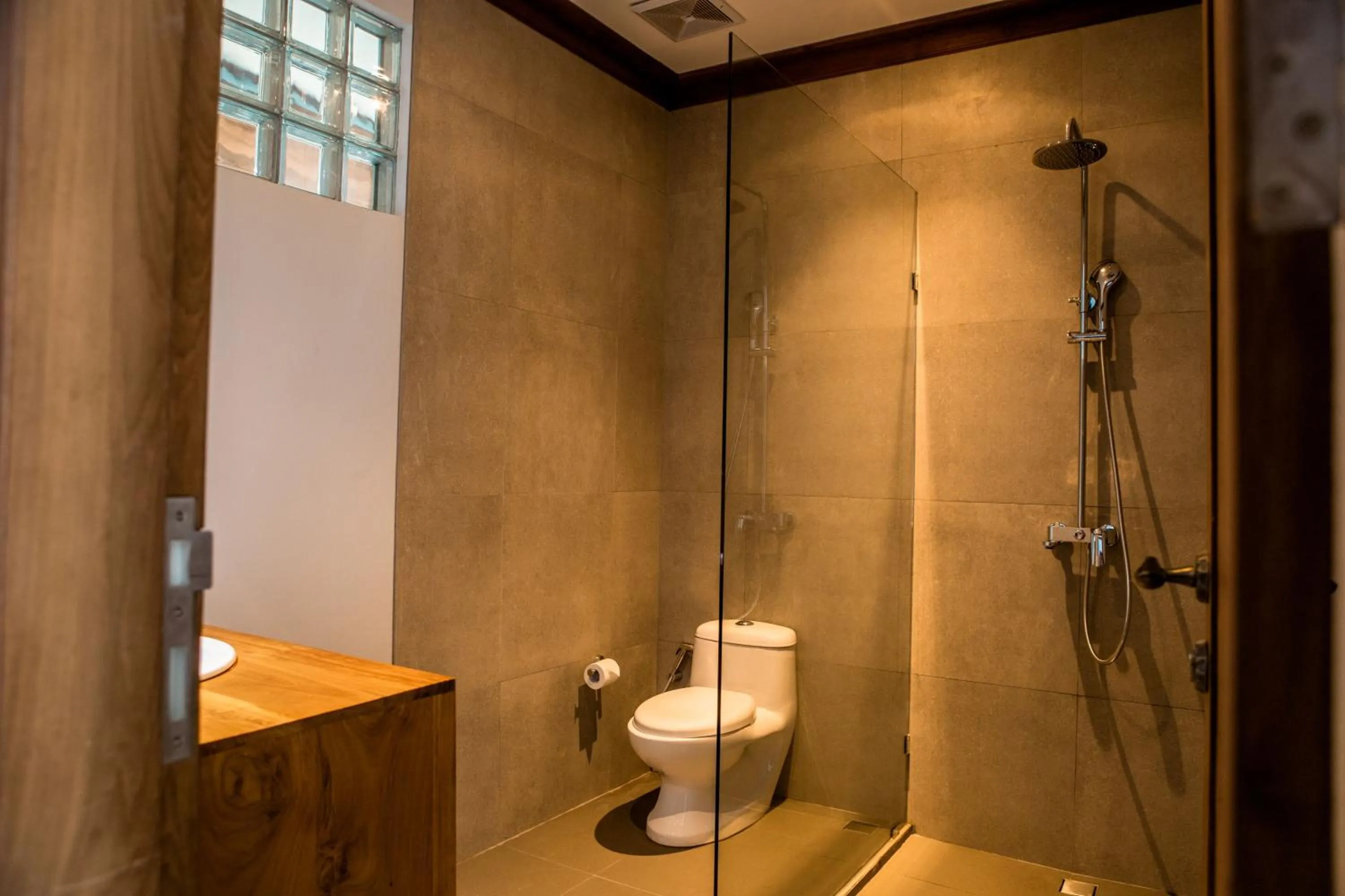 Shower in Blue Harbor Beachfront Villas & Resto