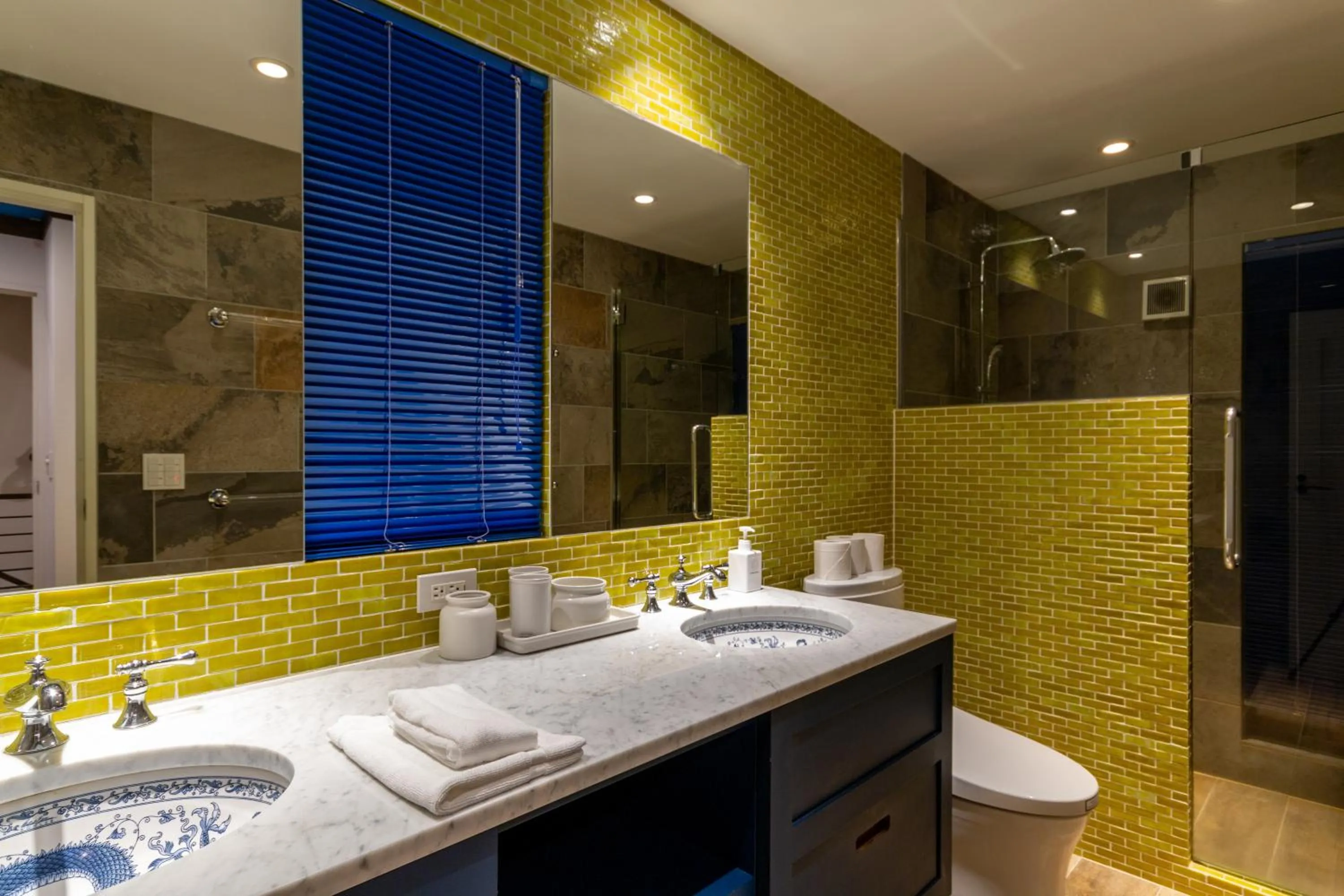 Bathroom in Gustav's Hideaway by H2 Life