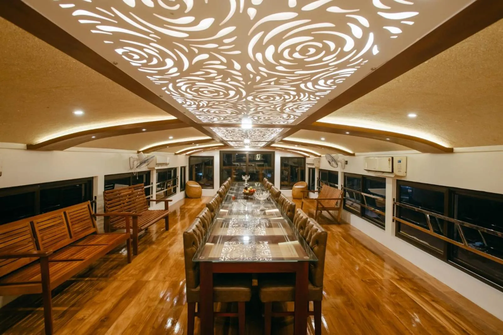Restaurant/places to eat in Cosy Premium Houseboats