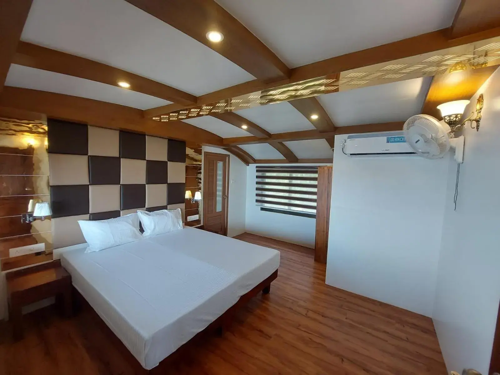 Superior Double Room in Cosy Premium Houseboats Superior Double Room in Cosy Premium Houseboats