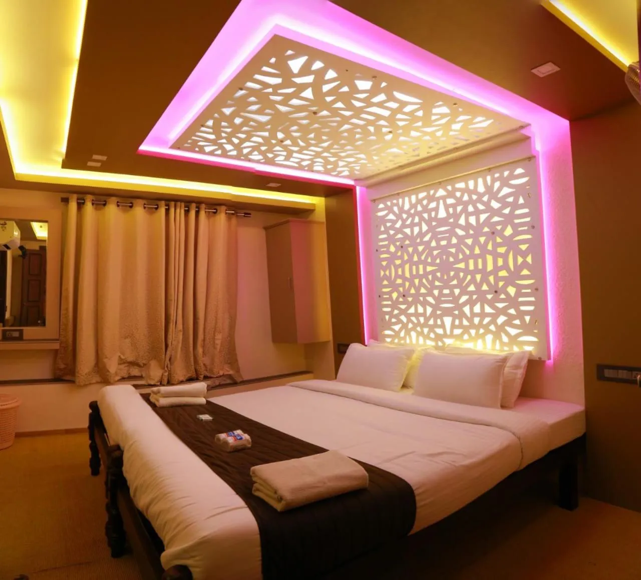 Bedroom, Bed in Cosy Premium Houseboats