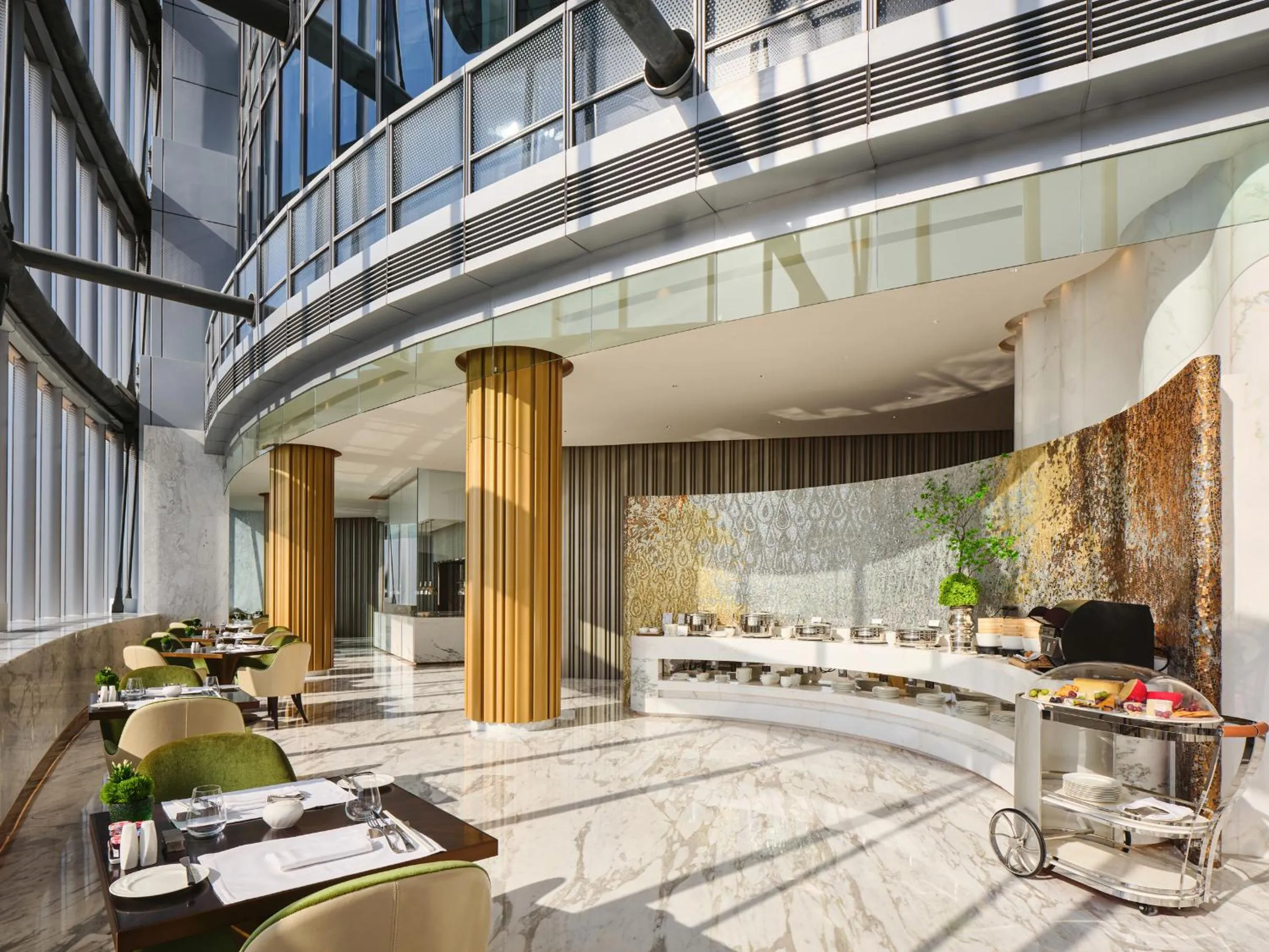 Restaurant/places to eat in J Hotel, Shanghai Tower - Above All Else, Overlooking the Bund