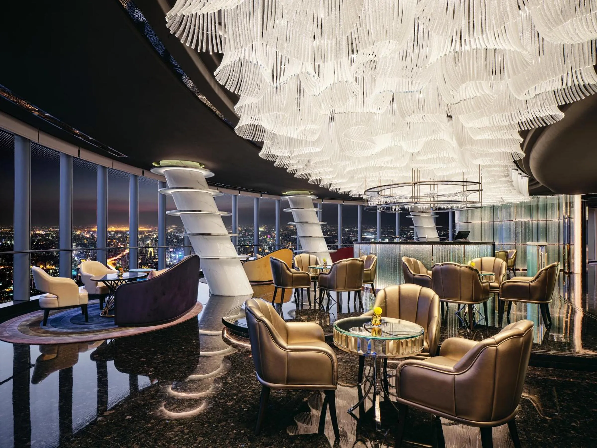 Restaurant/places to eat in J Hotel, Shanghai Tower - Above All Else, Overlooking the Bund