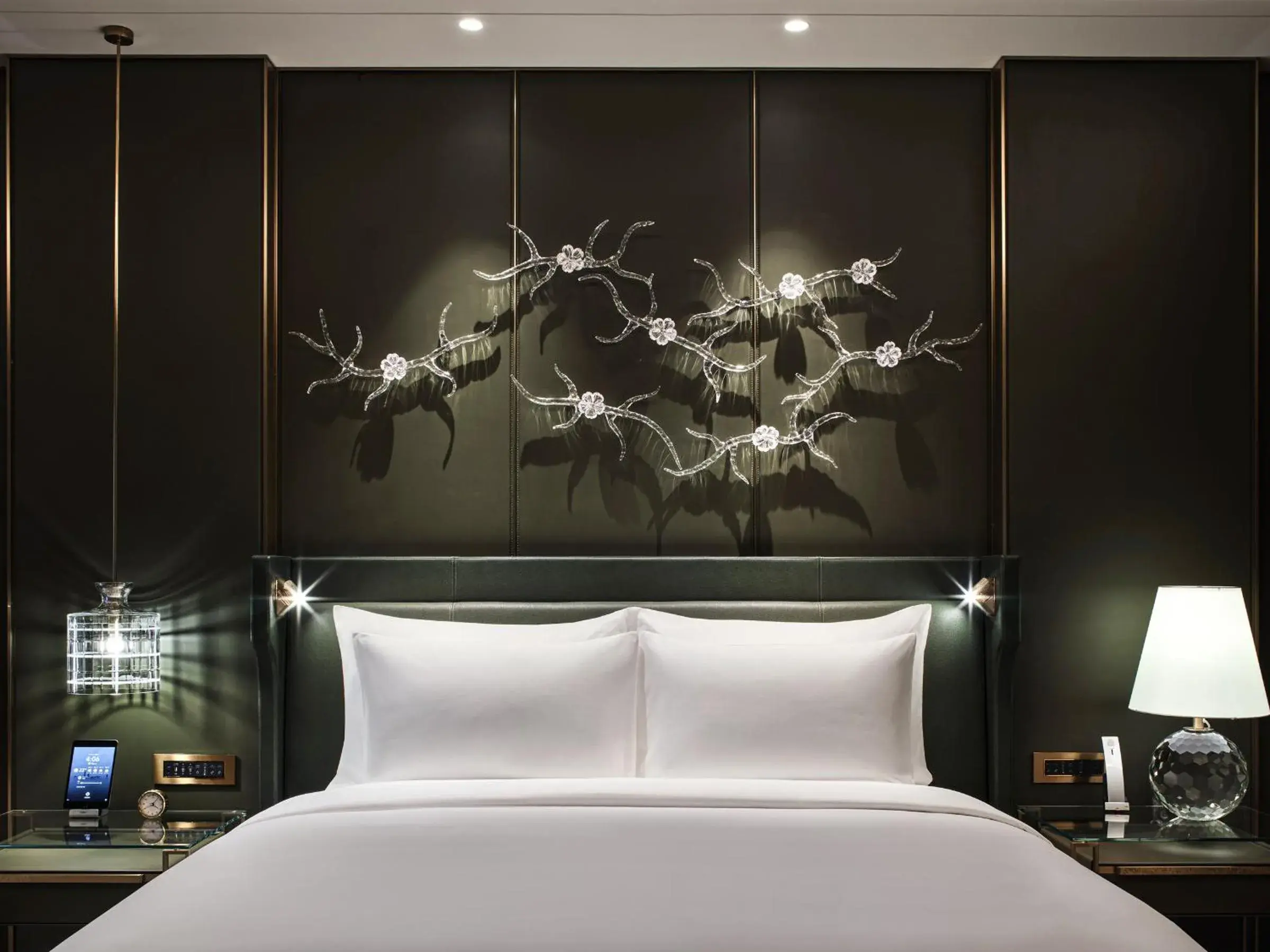 Premium Stateroom King in J Hotel, Shanghai Tower - Above All Else, Overlooking the Bund Premium Stateroom King in J Hotel, Shanghai Tower - Above All Else, Overlooking the Bund