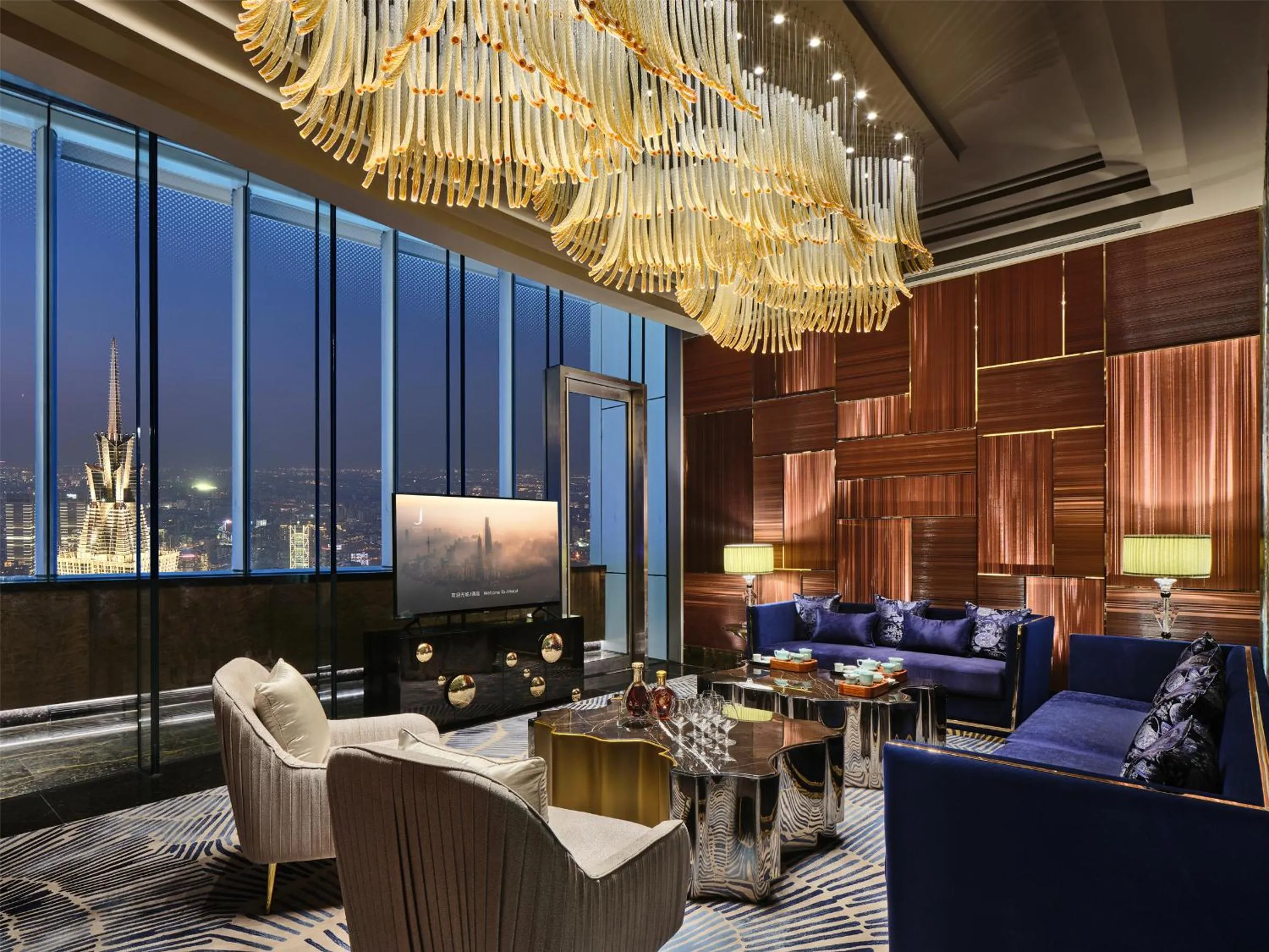 Restaurant/places to eat in J Hotel, Shanghai Tower - Above All Else, Overlooking the Bund