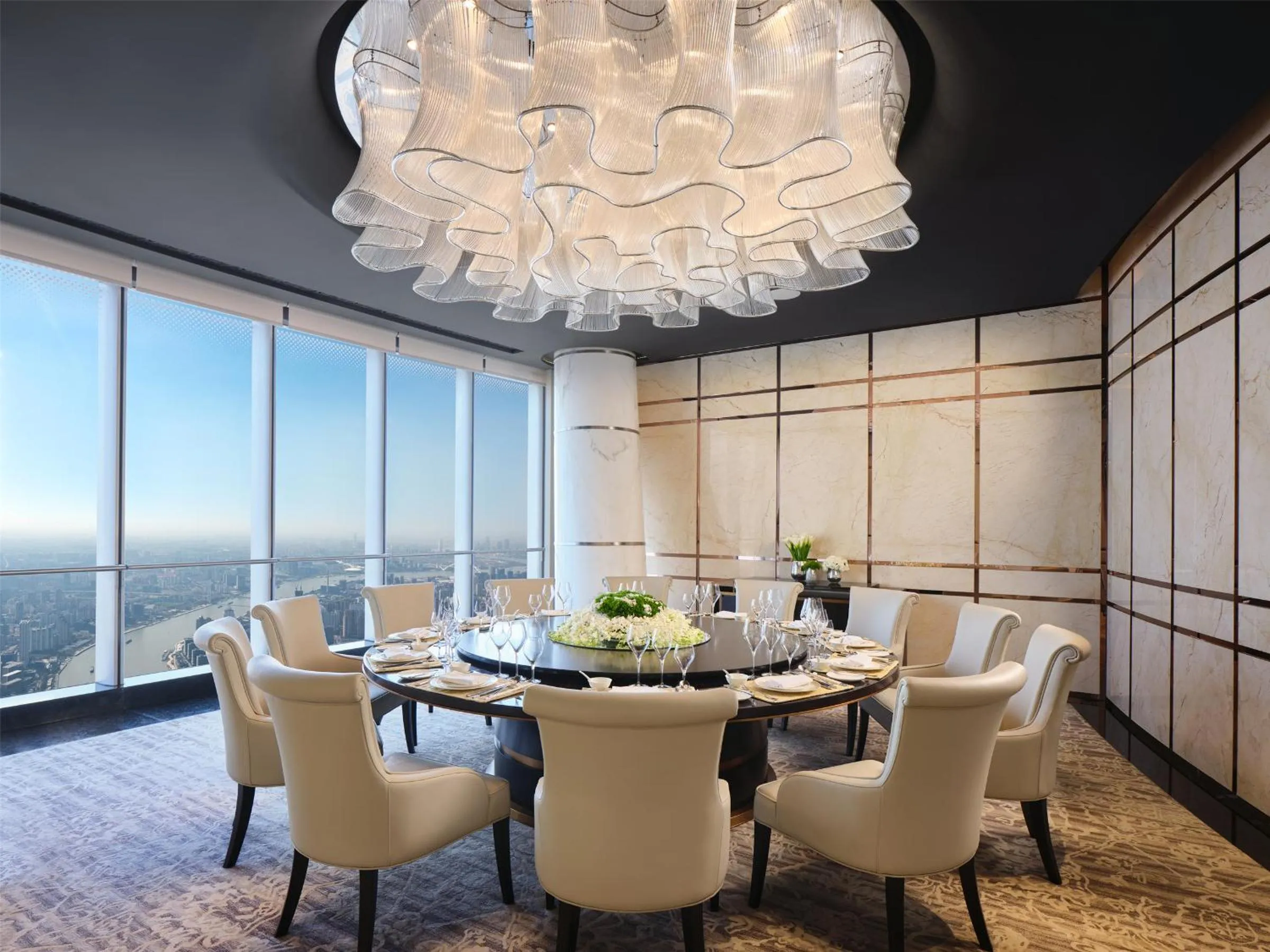 Restaurant/places to eat in J Hotel, Shanghai Tower - Above All Else, Overlooking the Bund